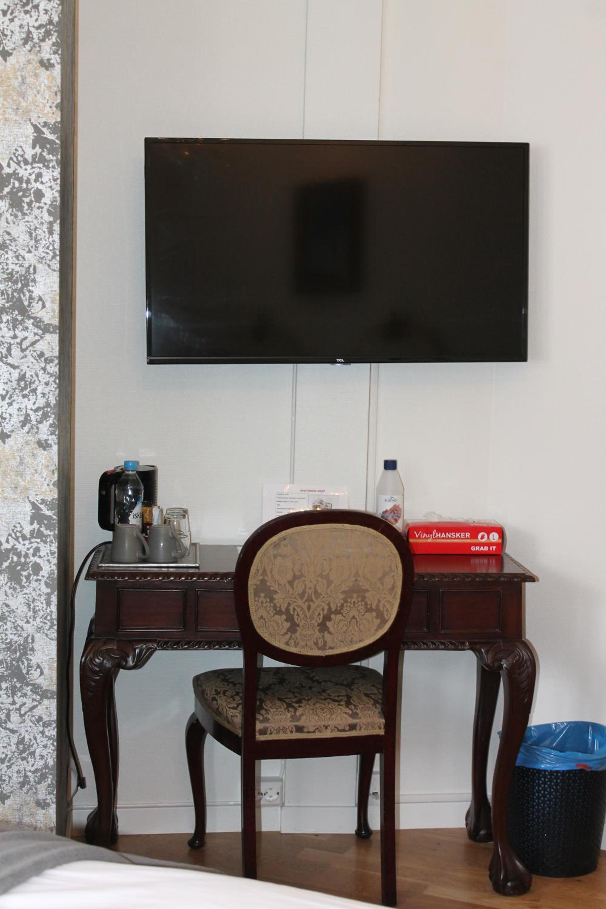Deluxe Double or Twin Room with City View - Photo 13