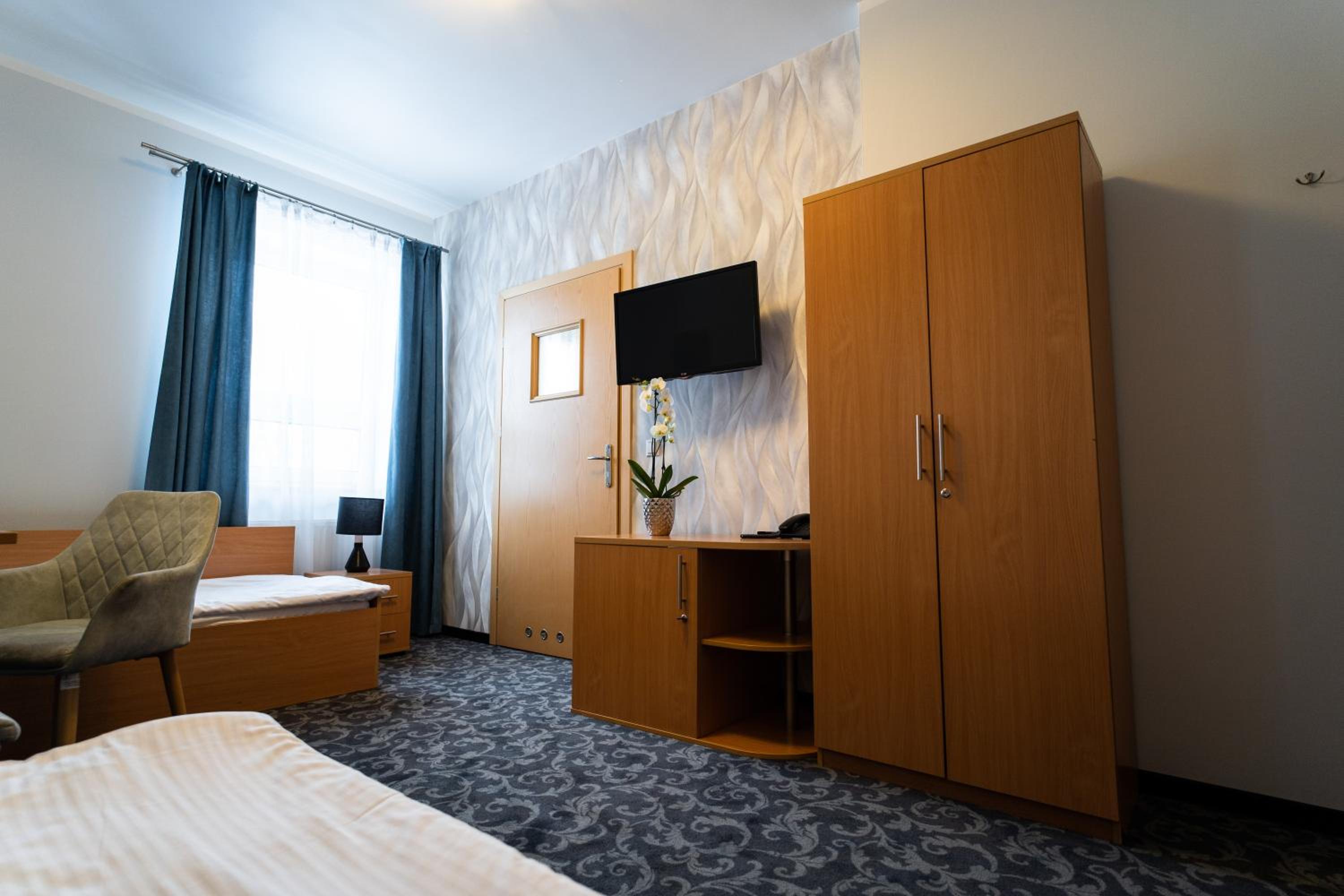 Double or Twin Room - Photo 3