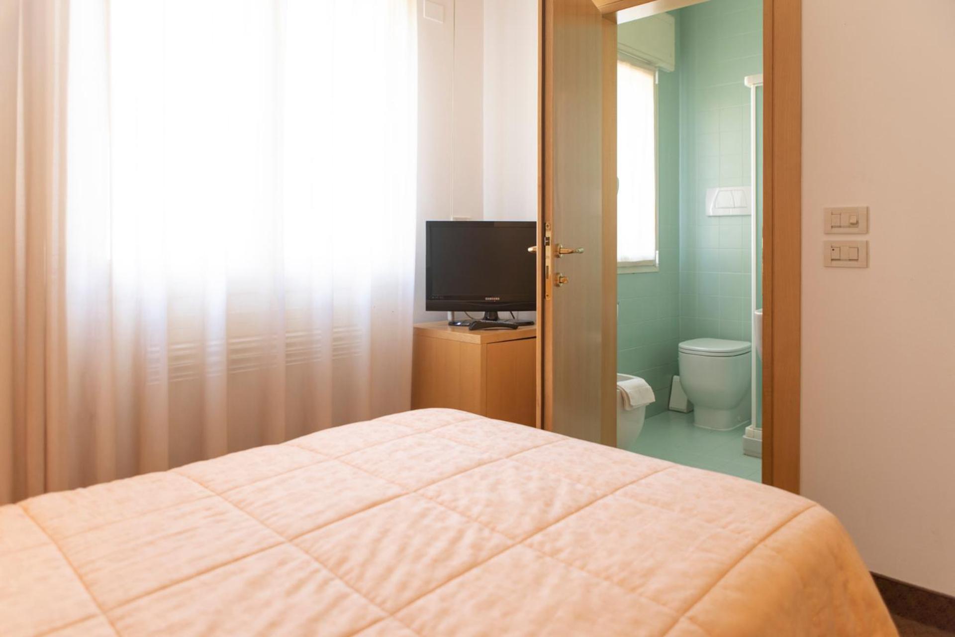 Single Room photo 3