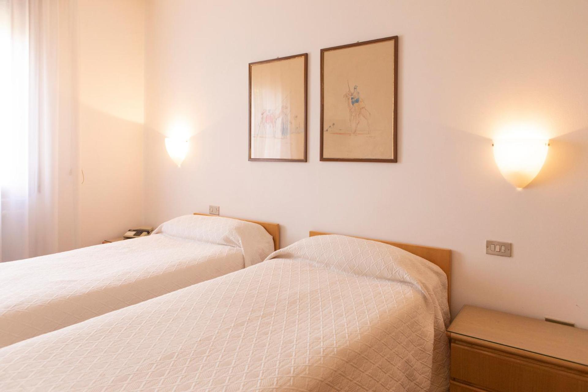 Double or Twin Room photo 3