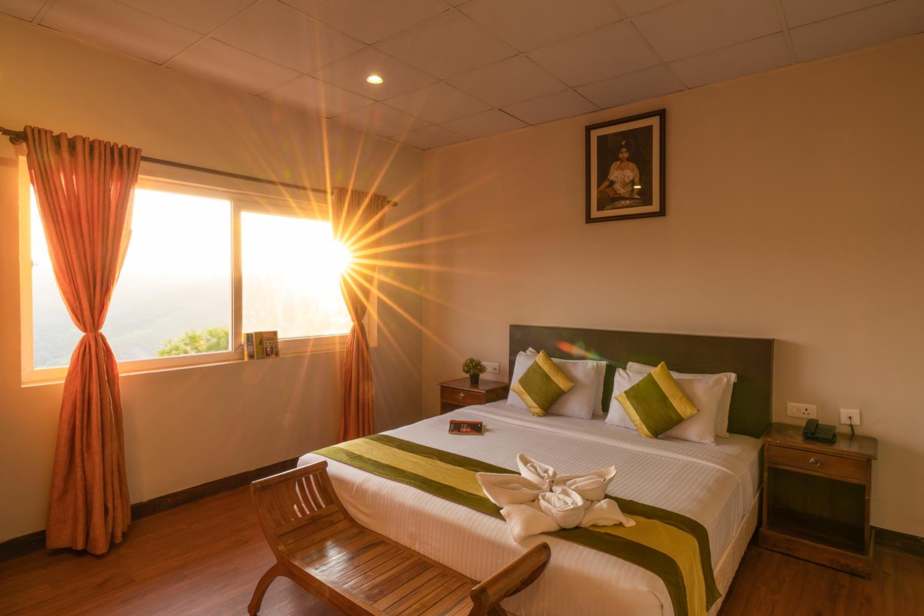 Deluxe Double Room with Balcony - Photo 3