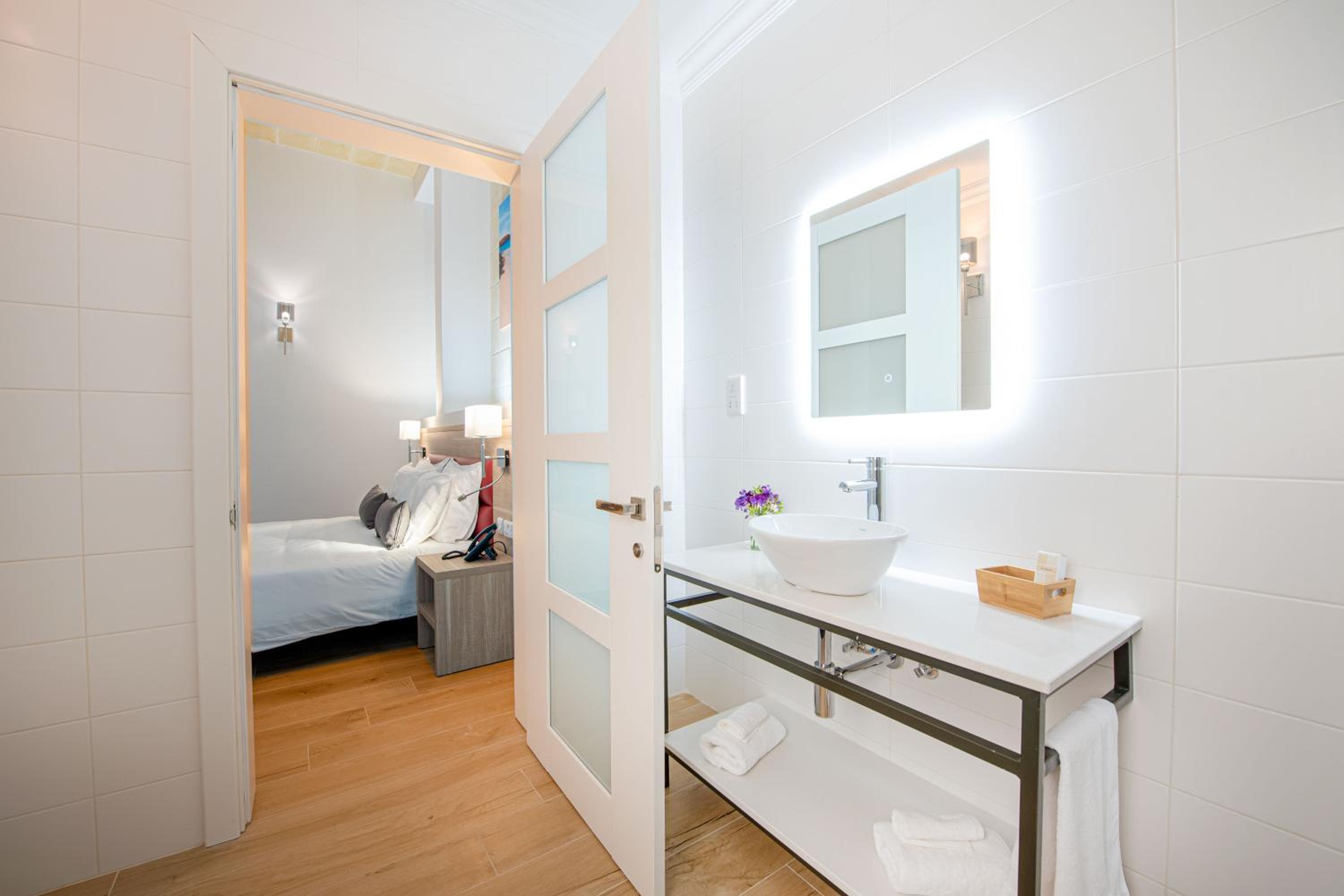 Standard Double Room - Photo 4