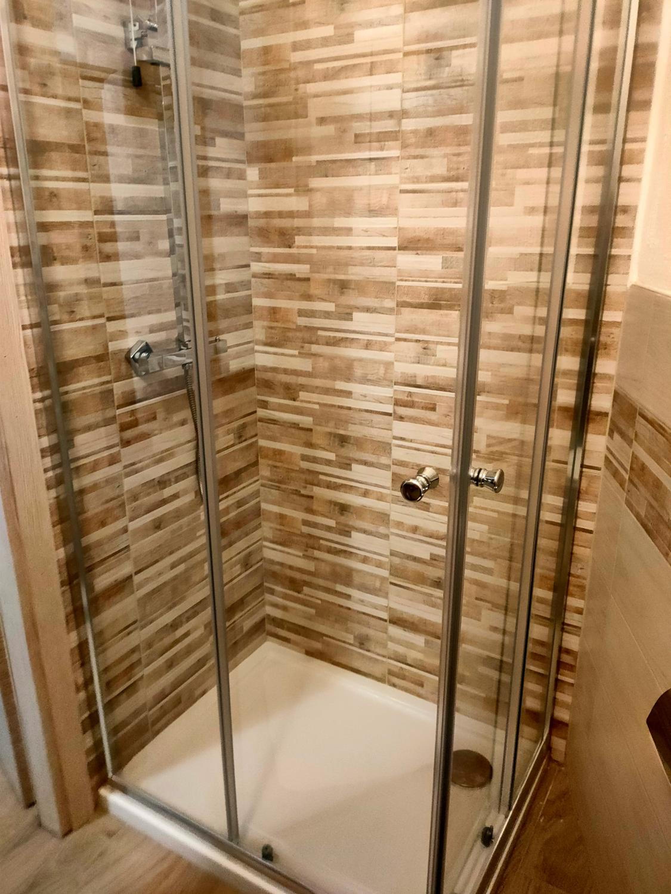 Deluxe Double or Twin Room - Photo 8