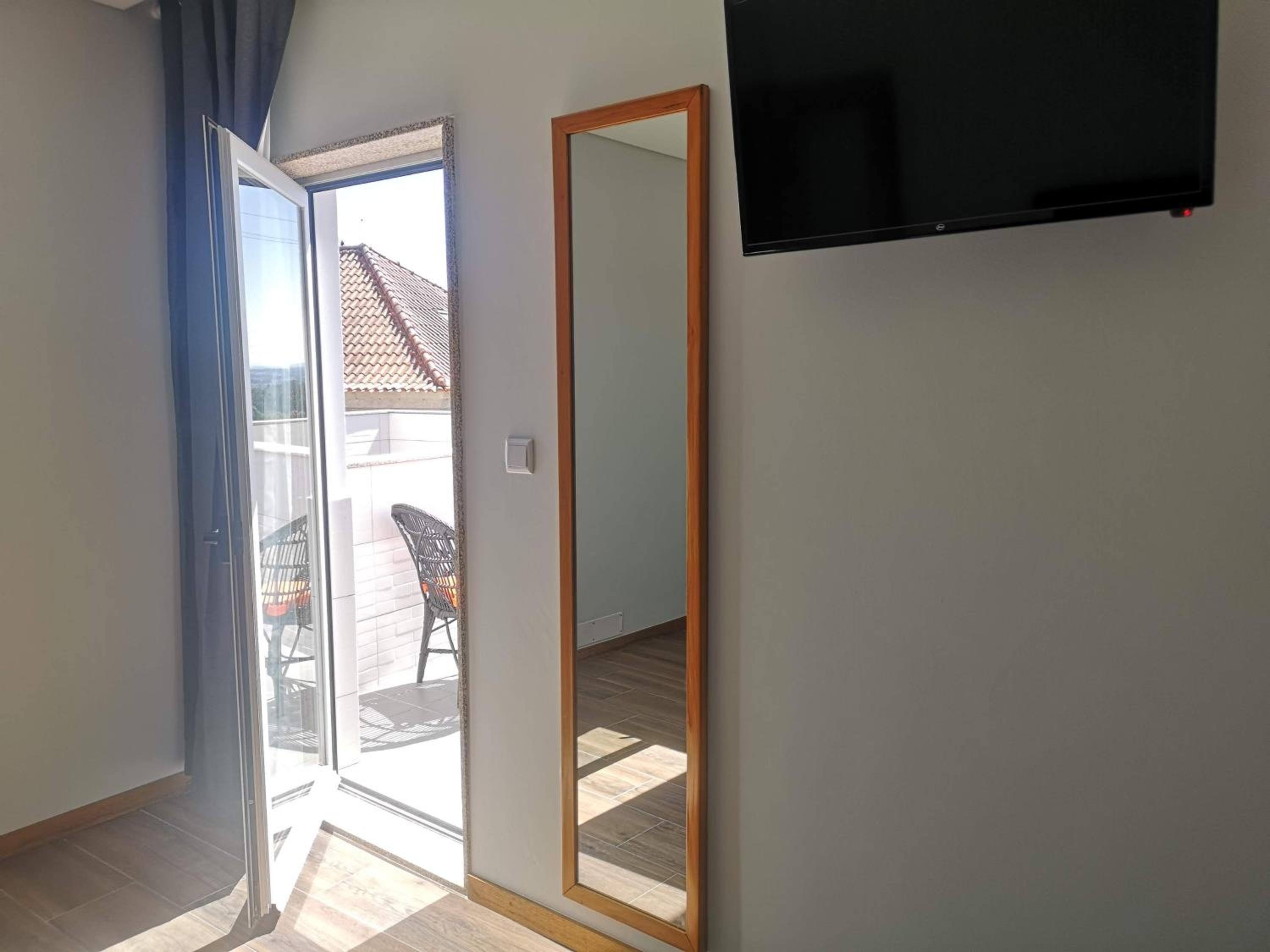 Suite with Mountain View - Photo 6