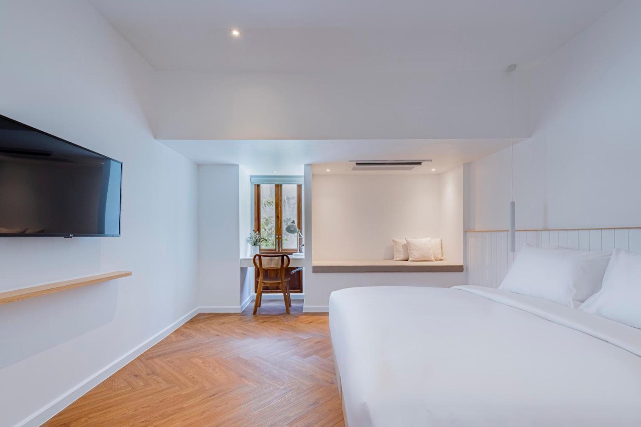 Deluxe King Suite - Photo 1