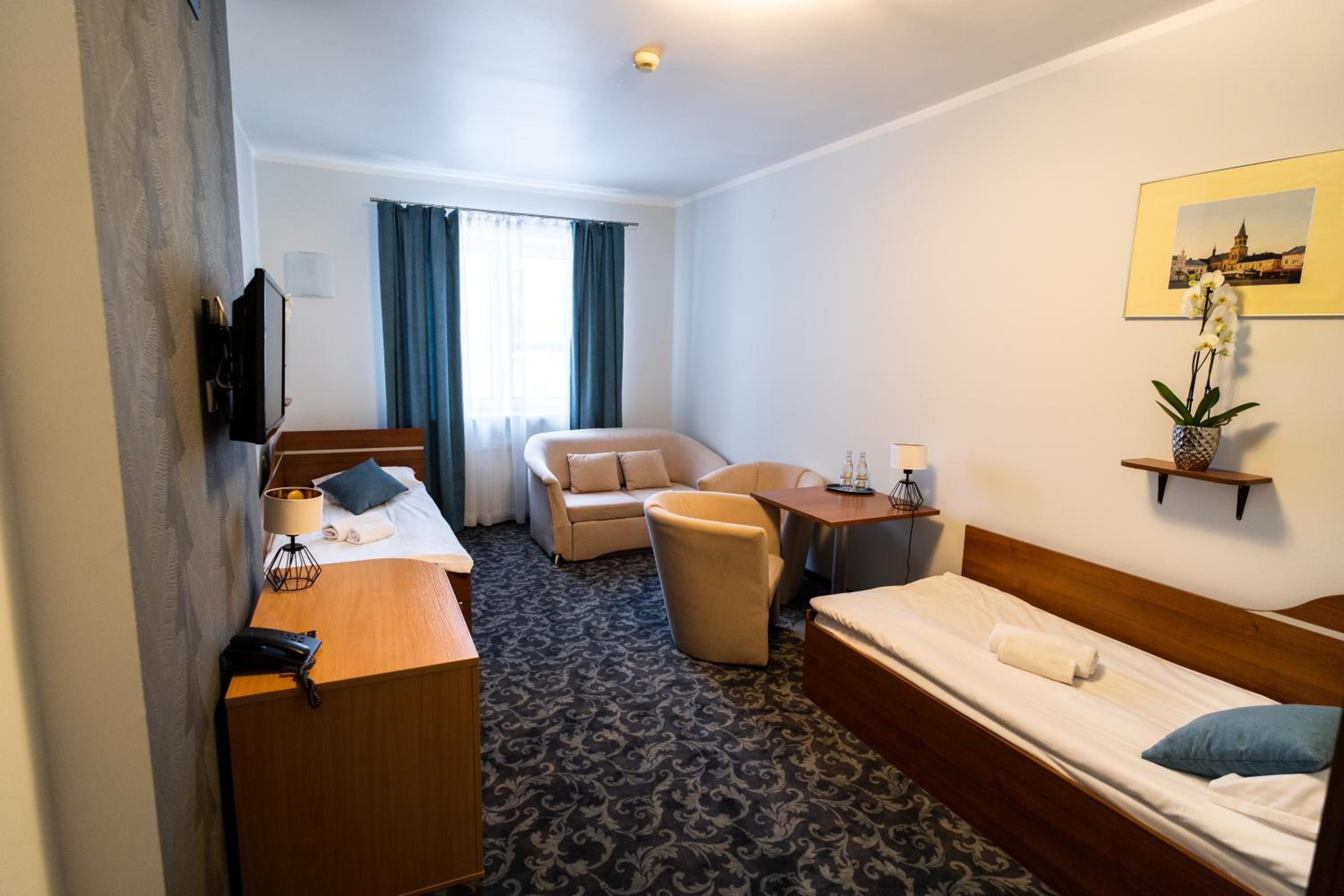 Standard Twin Room with Sofa - Photo 2