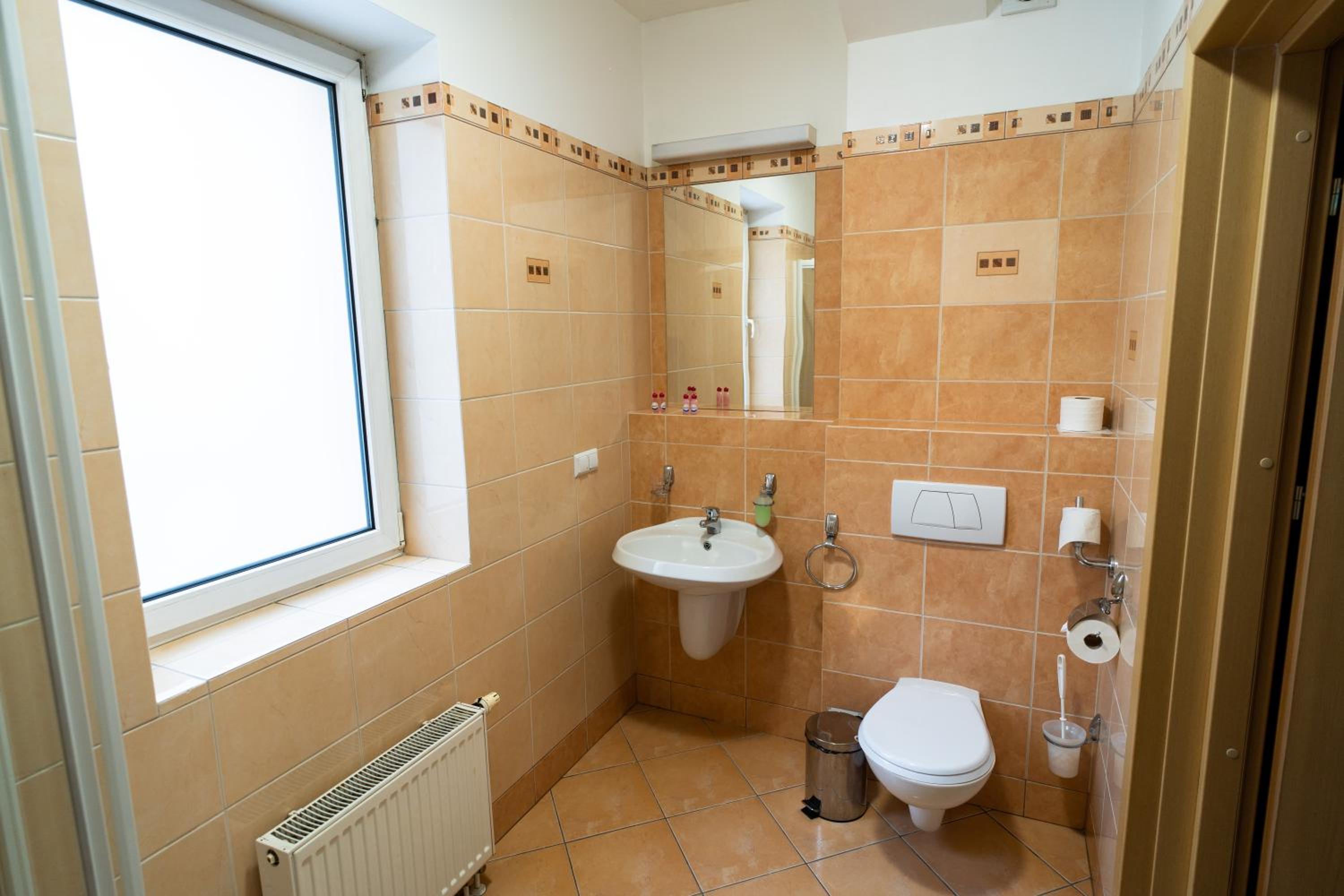 Standard Twin Room with Sofa - Photo 3