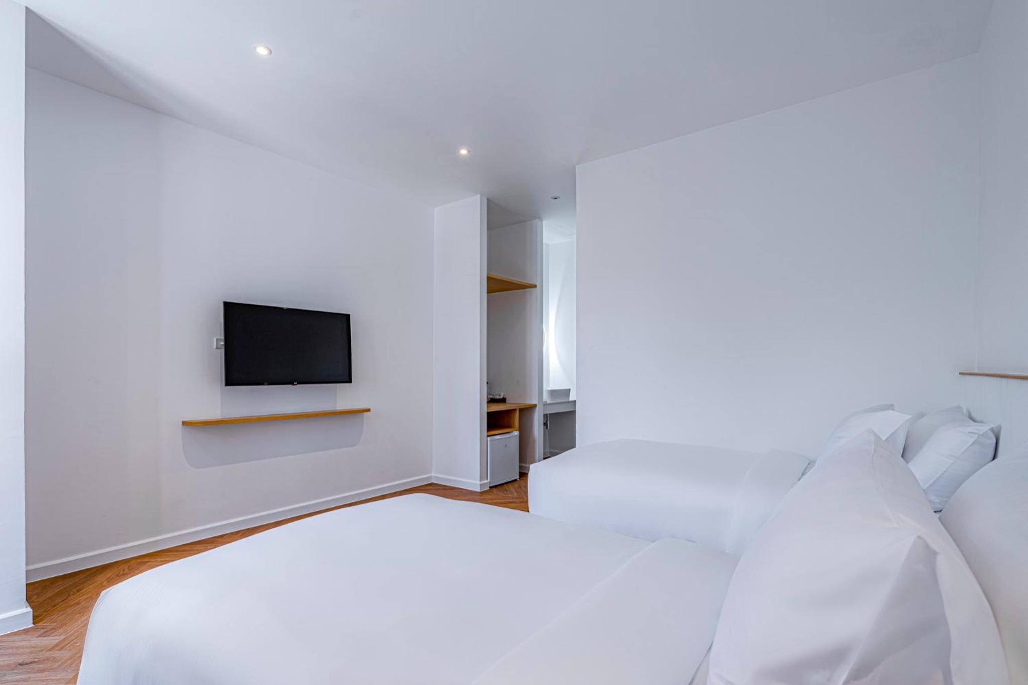 Twin Room - Photo 4