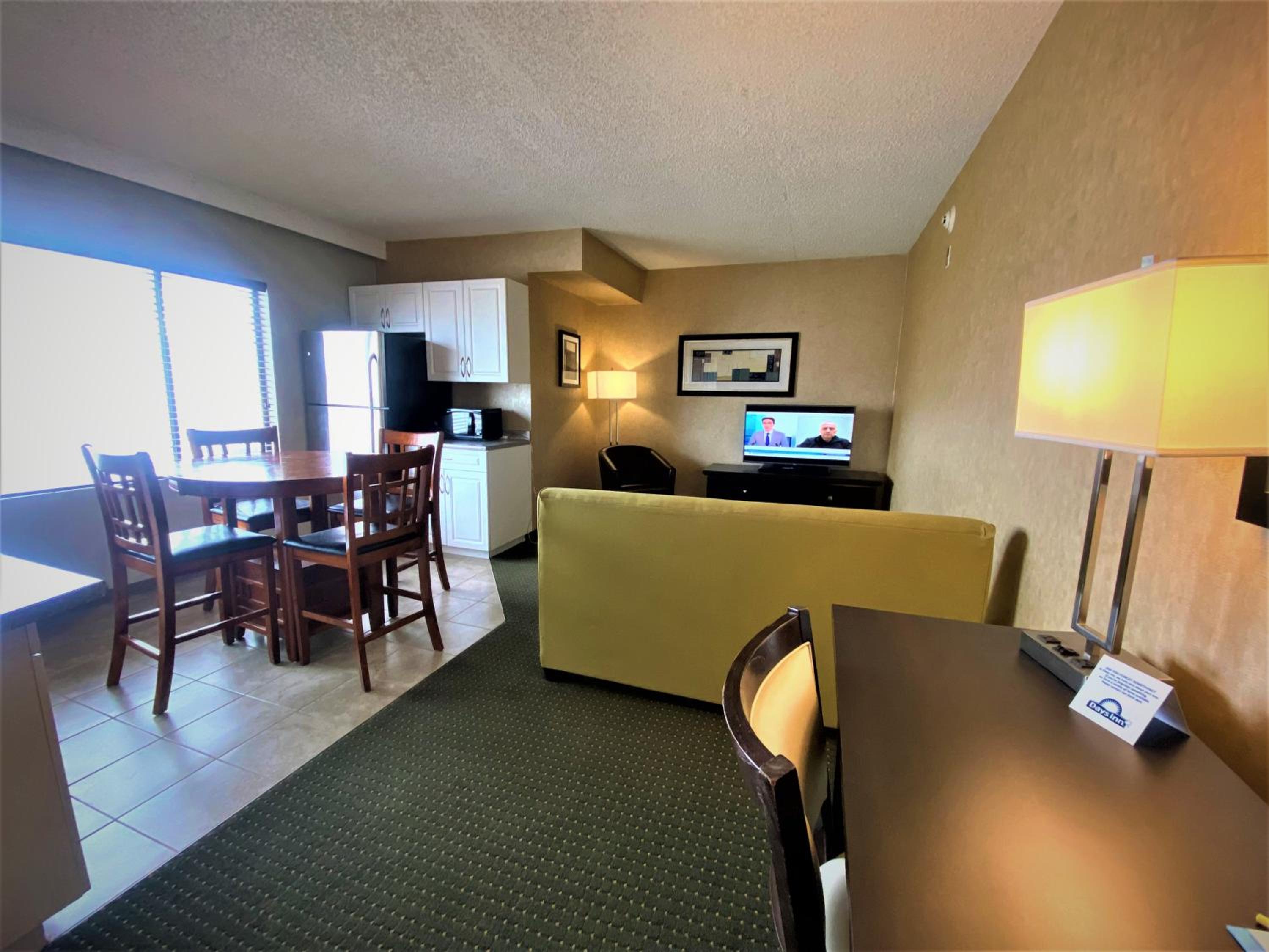 Deluxe King Suite with Sofa Bed and Kitchen - Non-Smoking - Photo 9