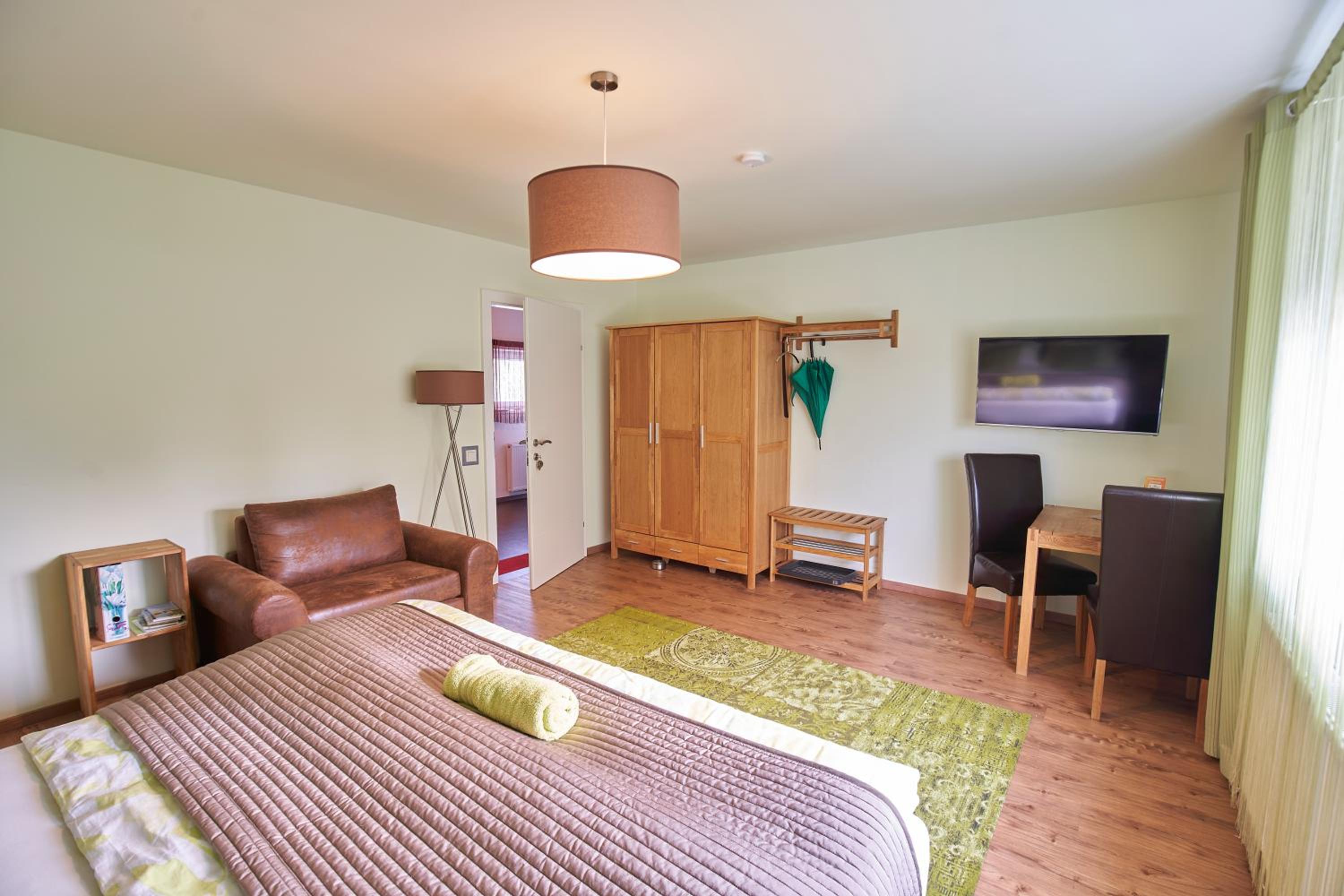 Deluxe Double Room (2 Adults + 1 Child) photo 2