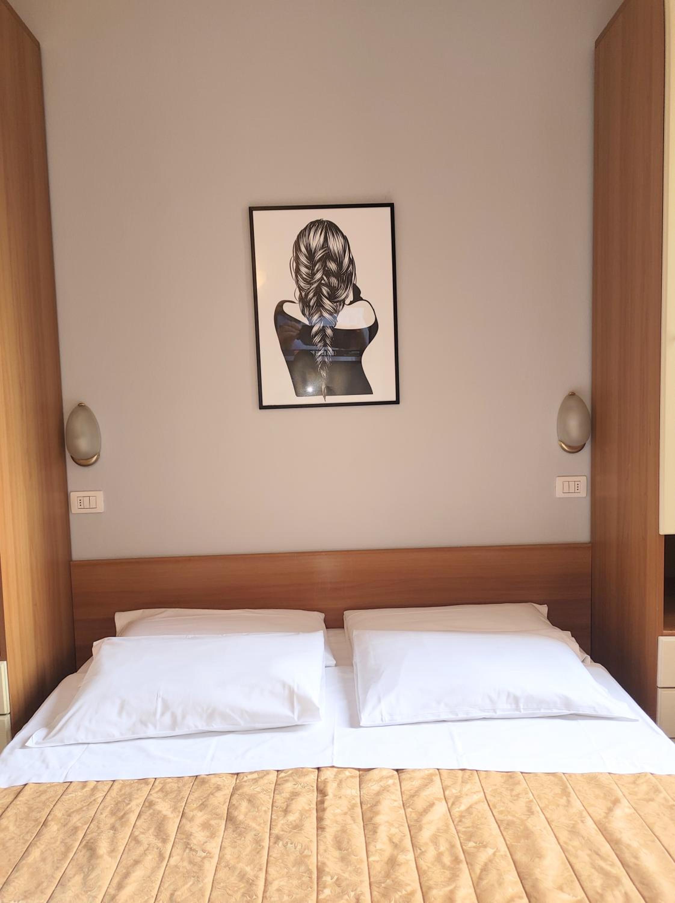 Double Room - Photo 2