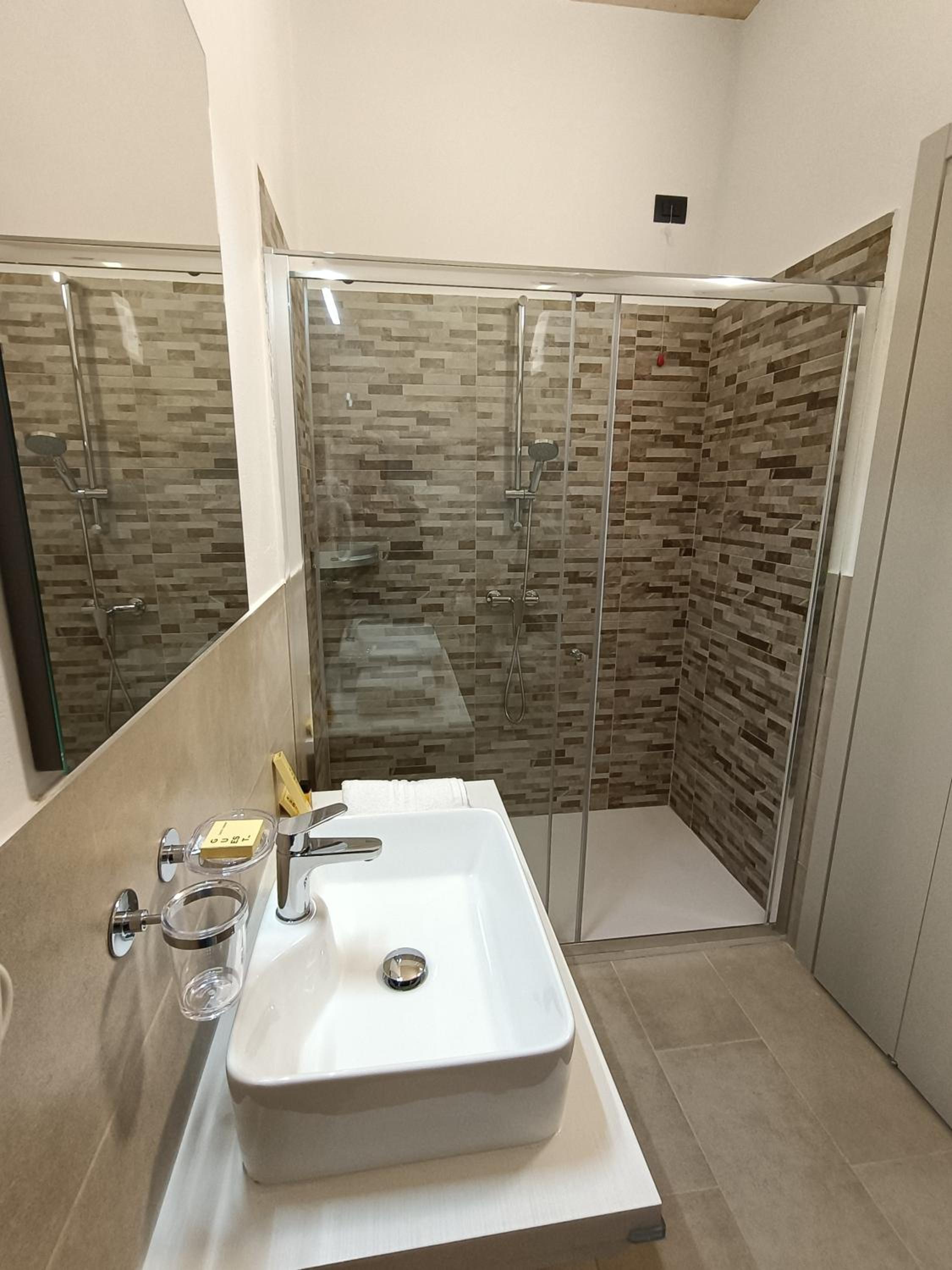 Standard Double Room - Photo 26