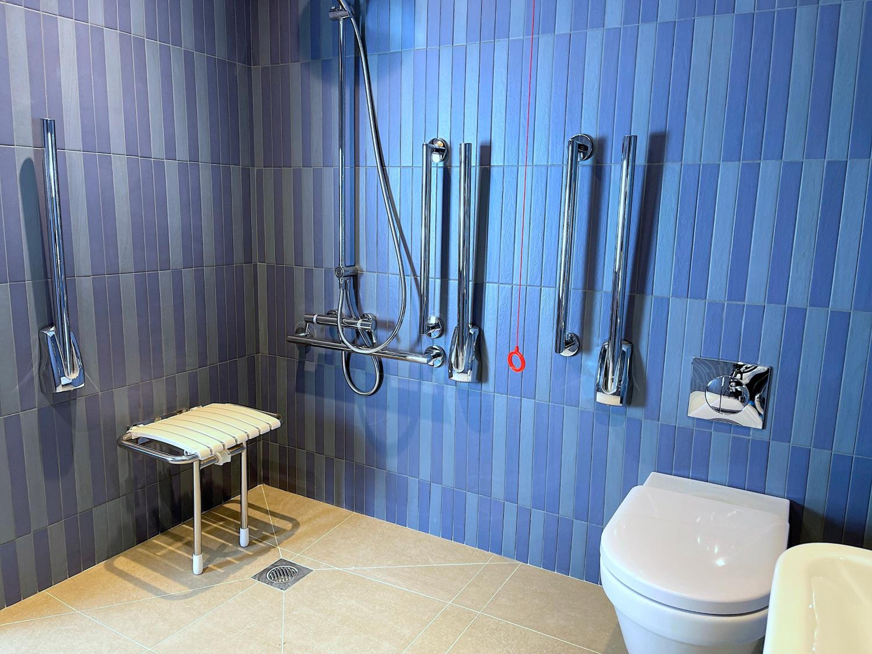 Family Room - Disability Access - Photo 3