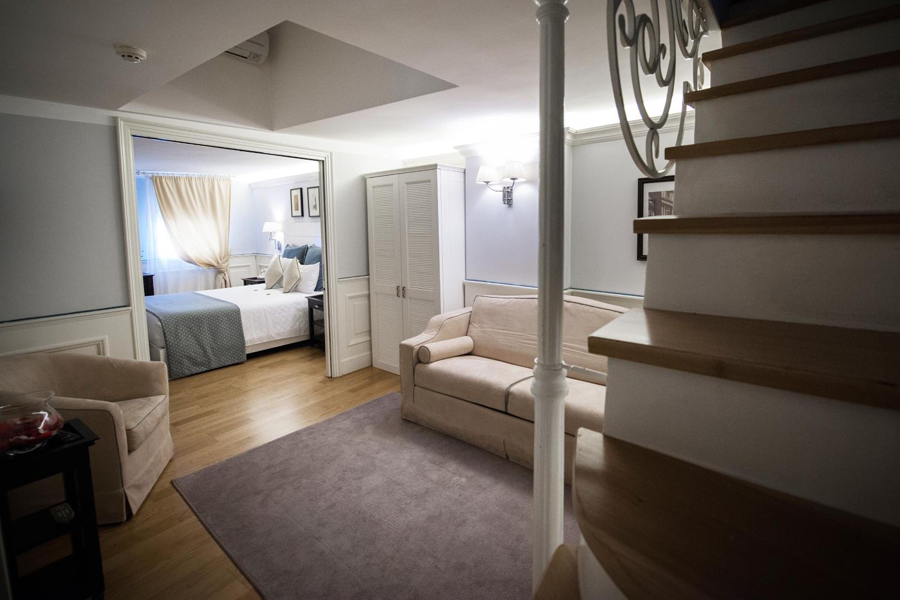 Suite with Terrace and Hot Tub photo 1