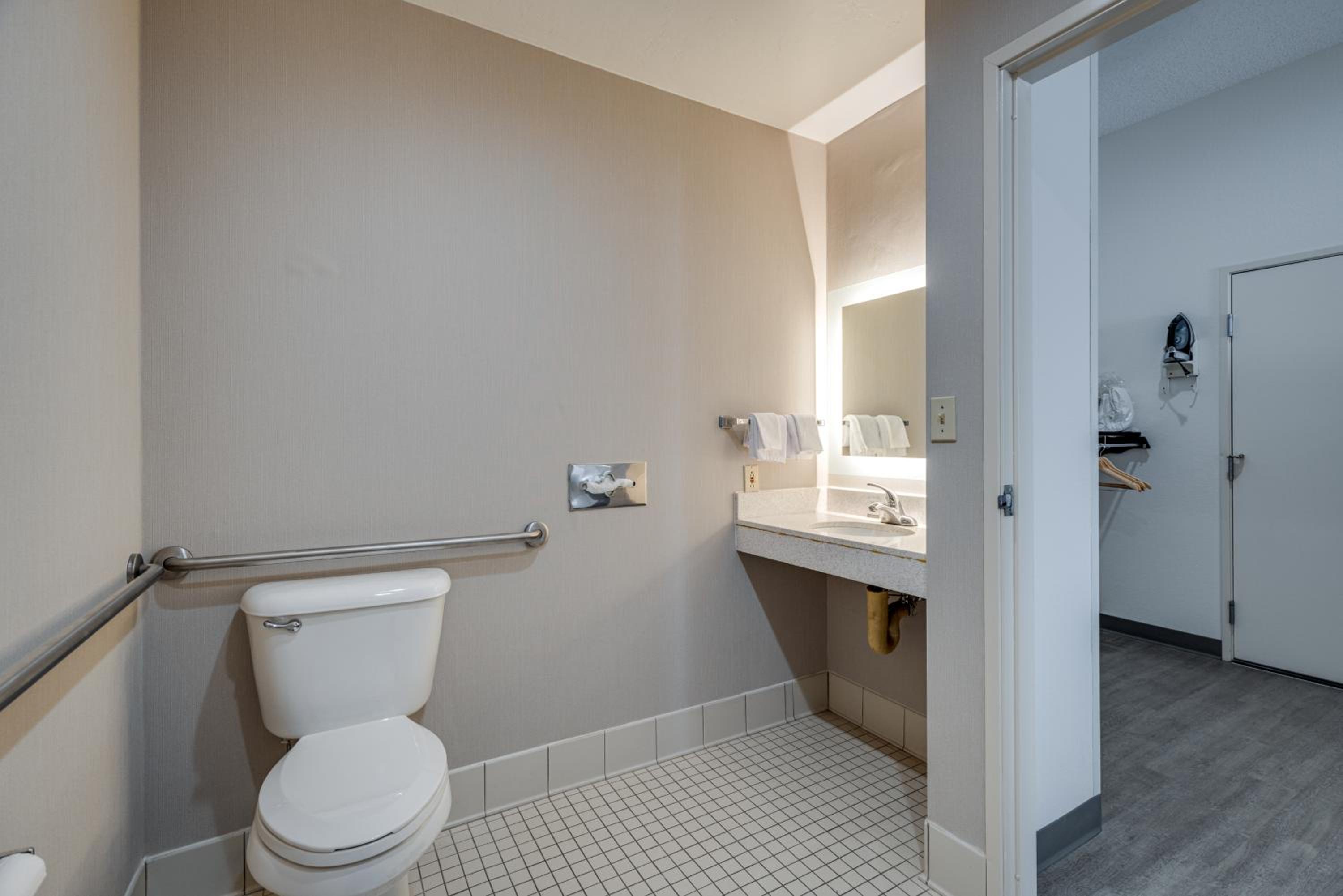 Studio - Disability Access - Photo 4