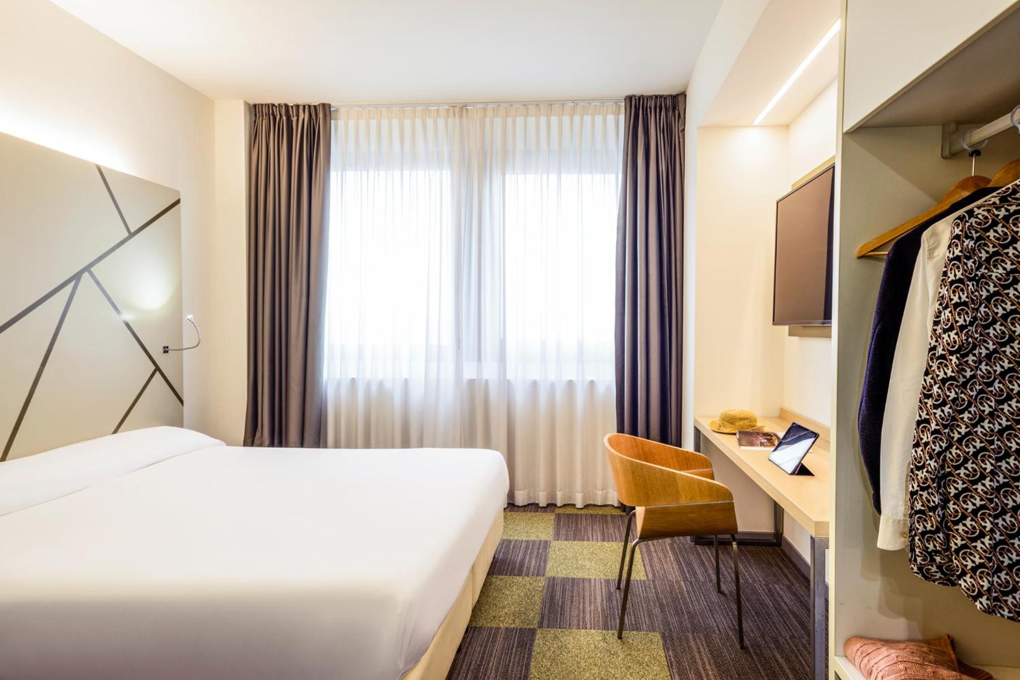 Executive Room - Photo 1
