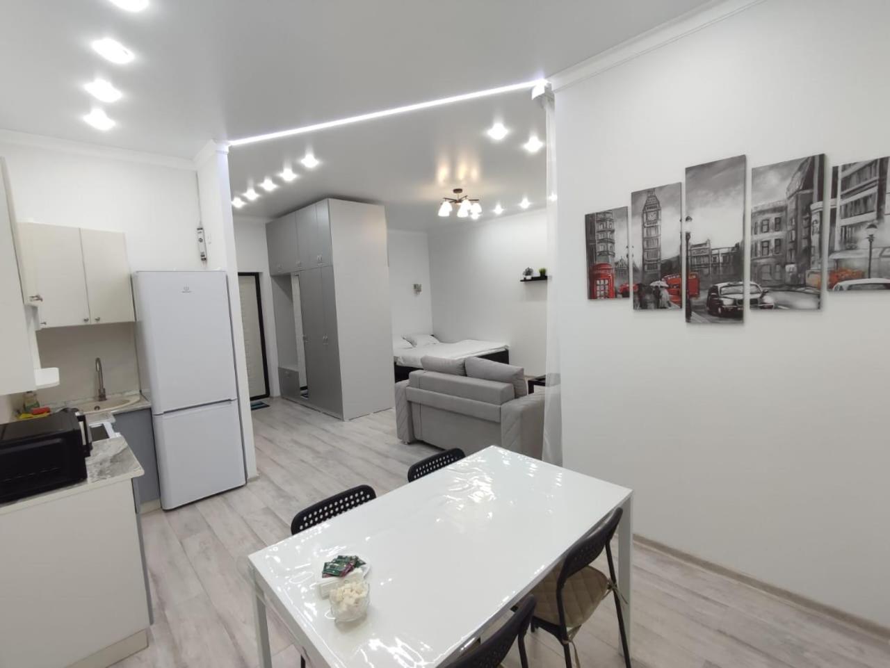 One-Bedroom Apartment photo 1