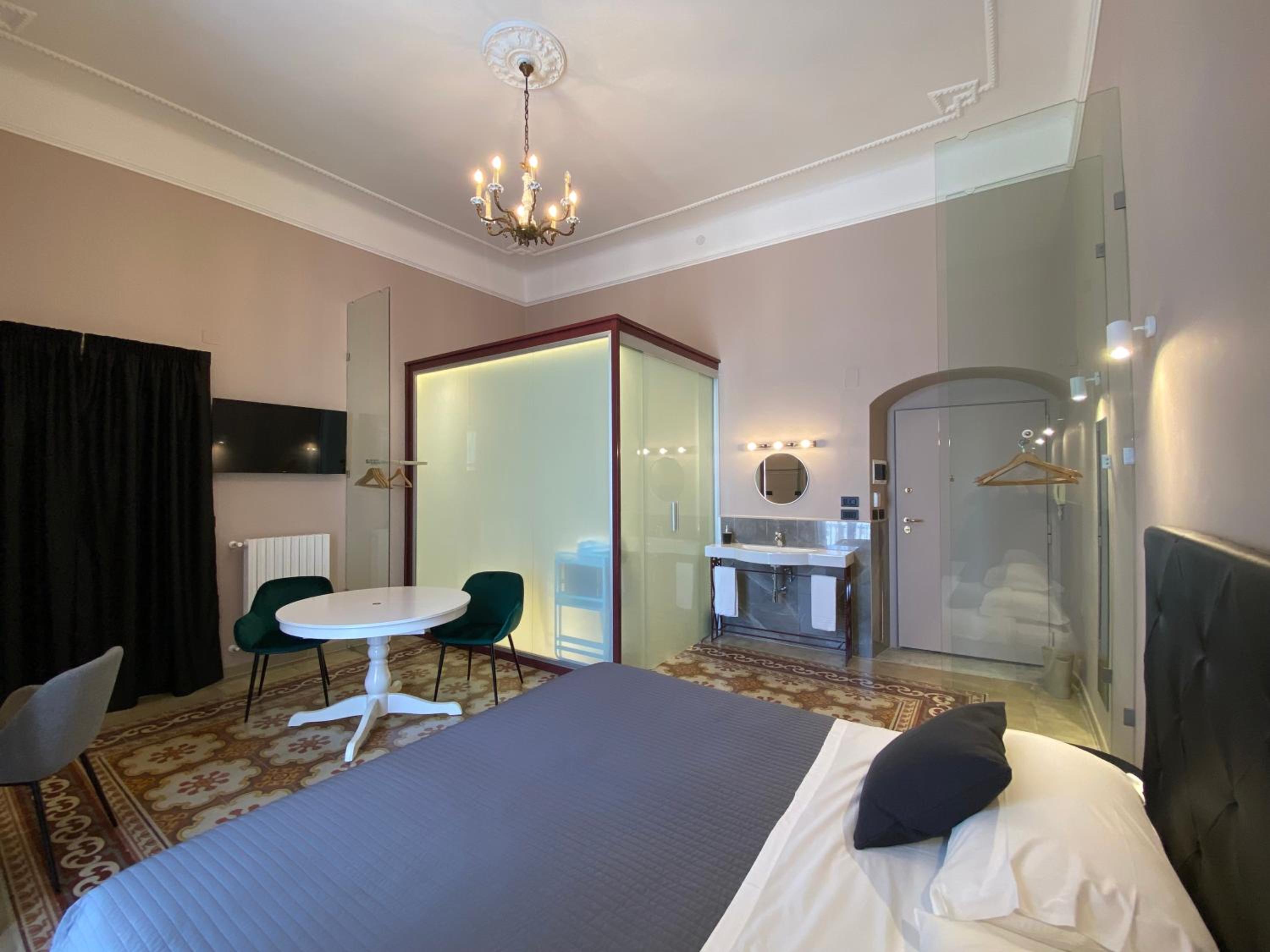 Deluxe Double or Twin Room - Photo 8