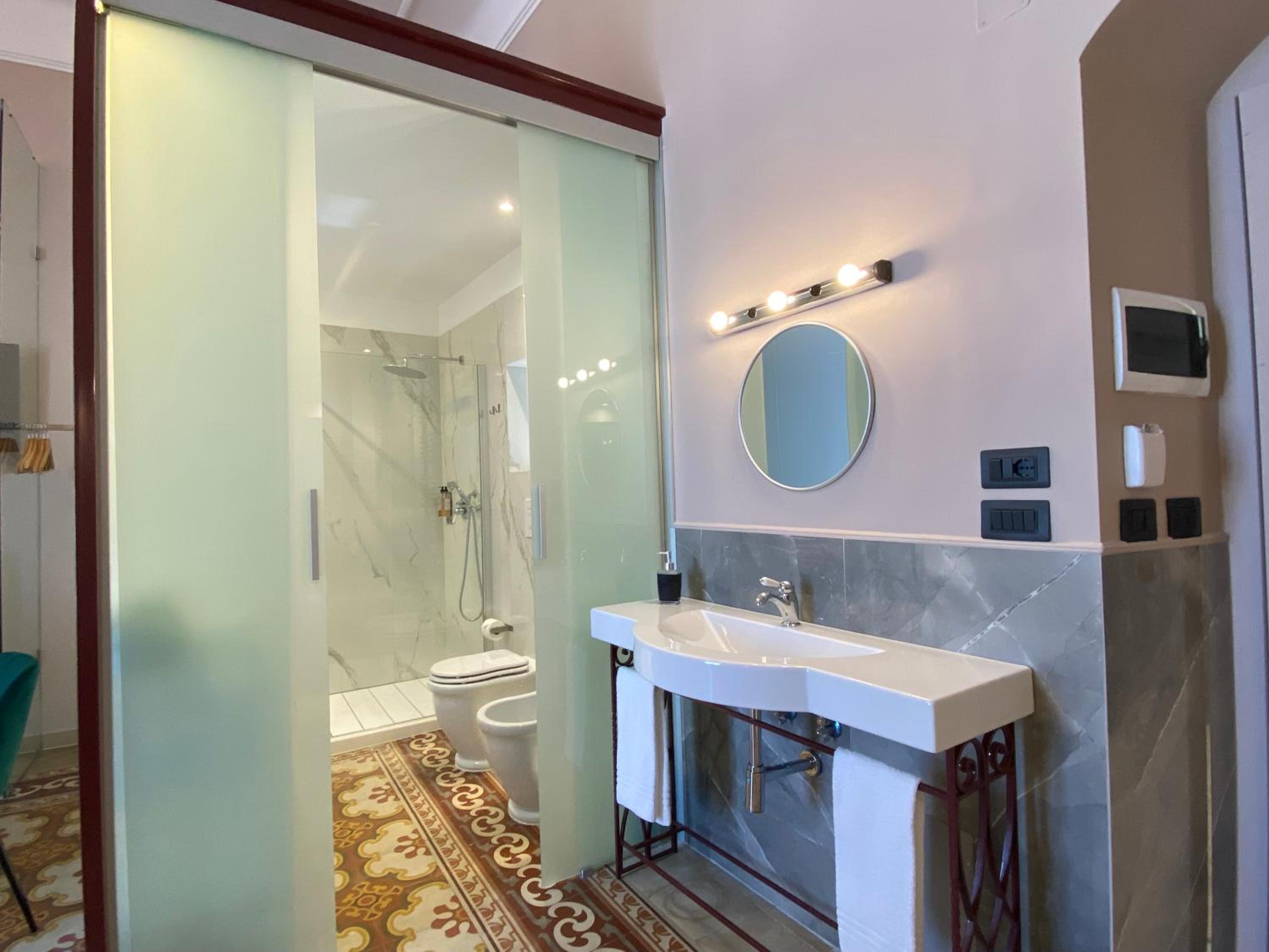 Deluxe Double or Twin Room - Photo 2