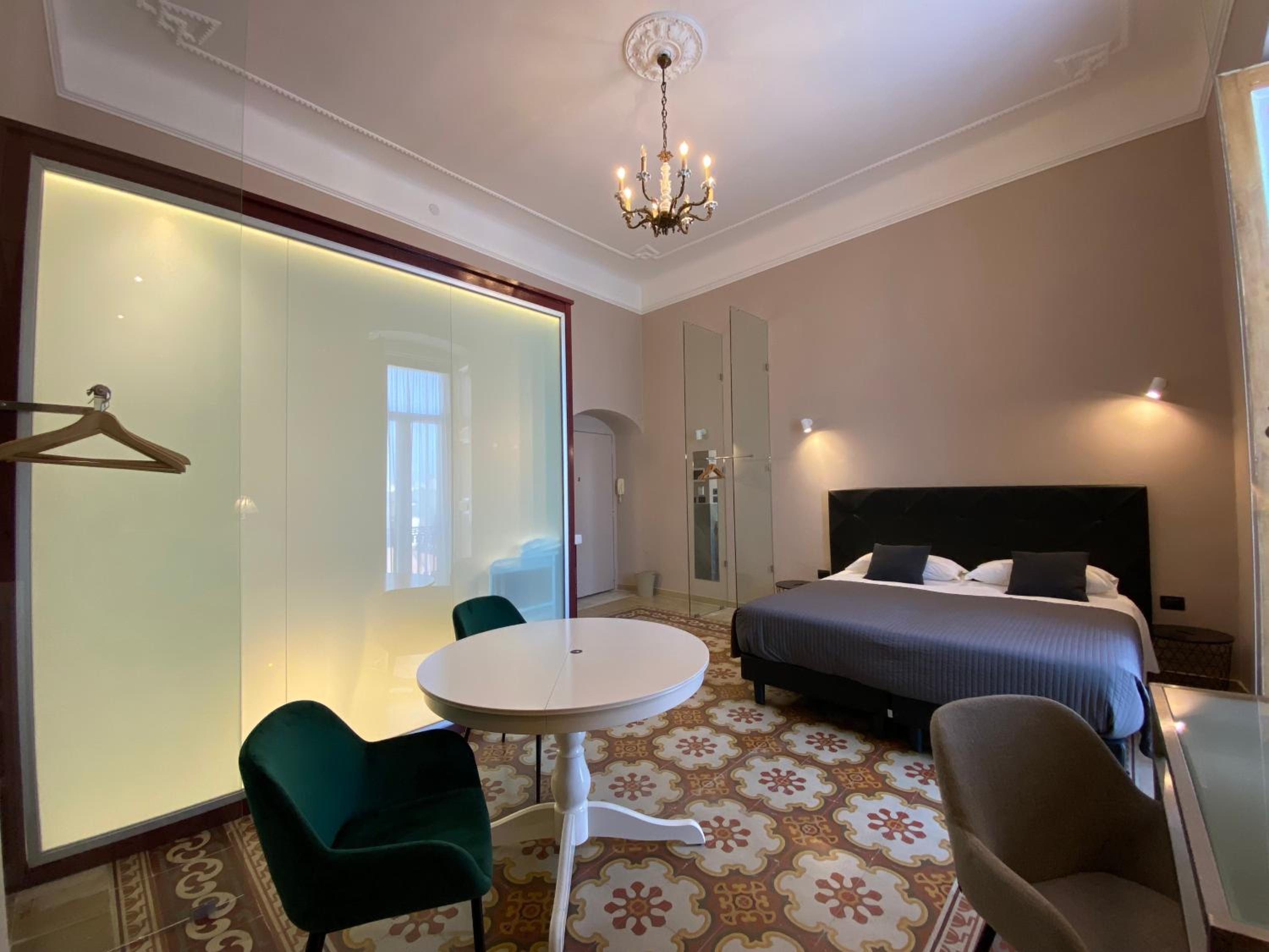 Deluxe Double or Twin Room - Photo 10