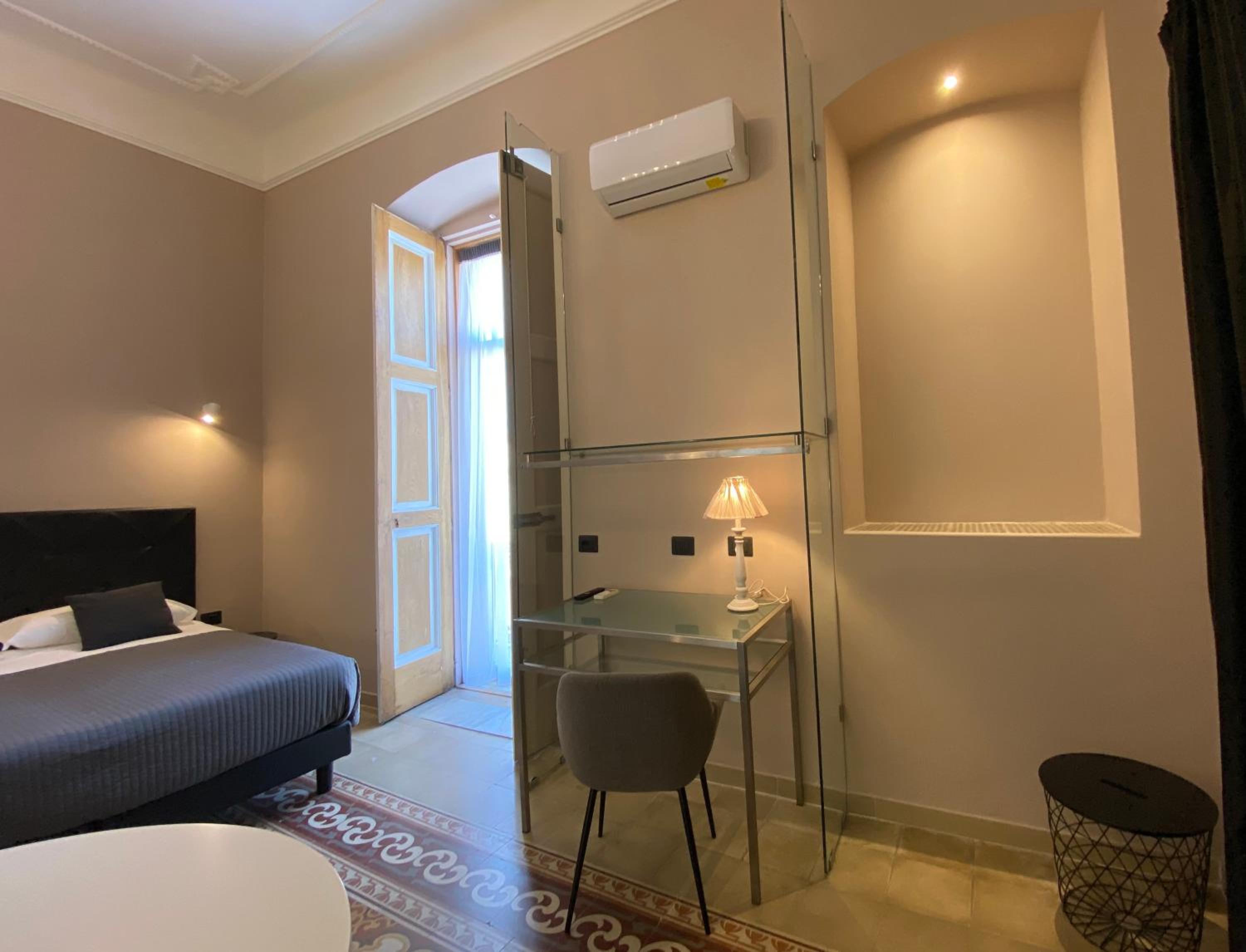 Deluxe Double or Twin Room - Photo 11