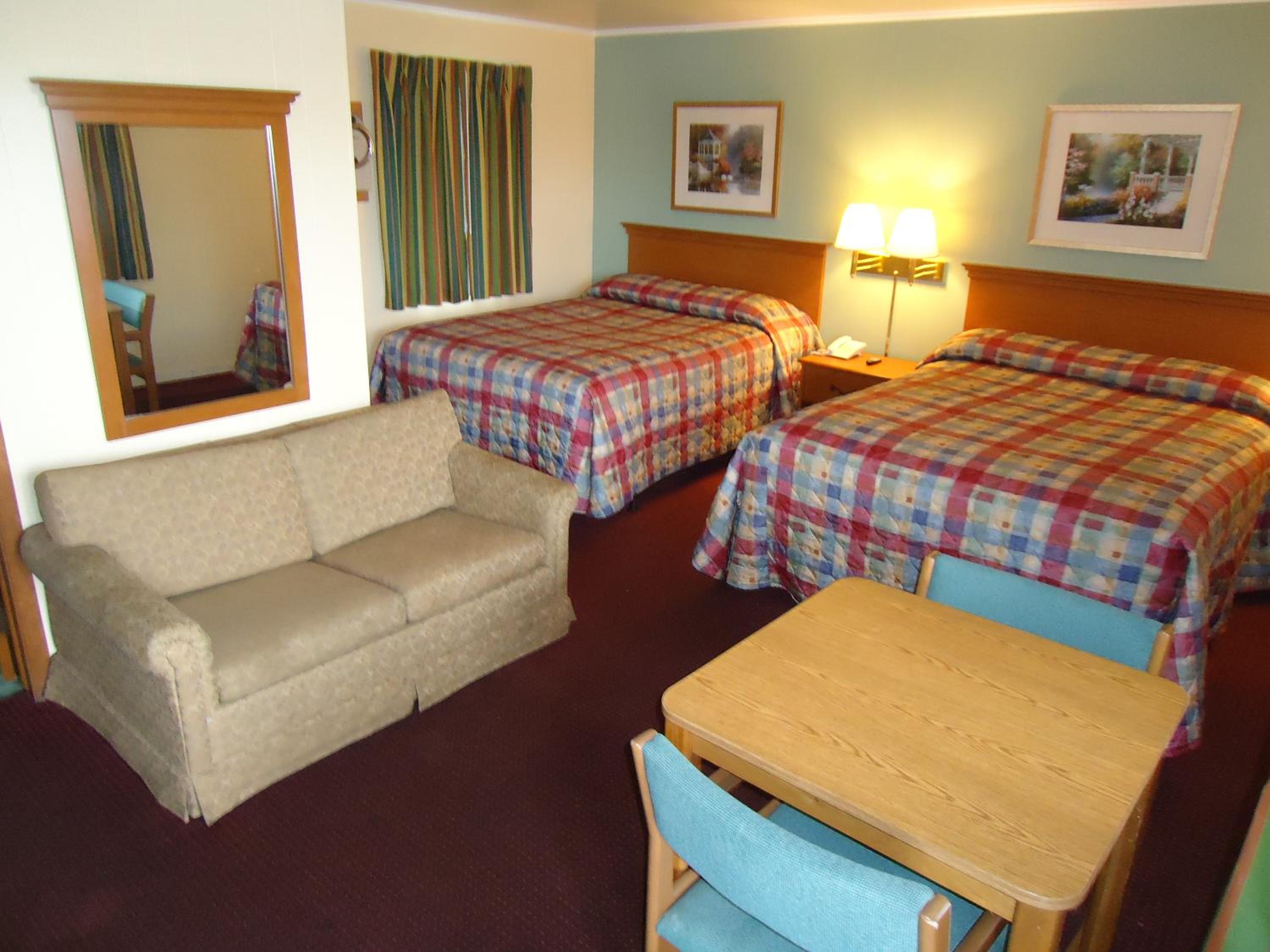 Queen Room with Two Queen Beds - Photo 1