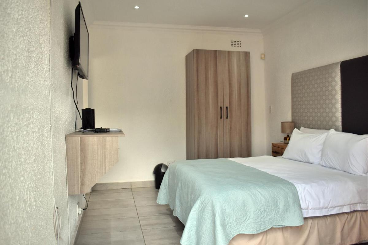 Double Room with Private Bathroom photo 1