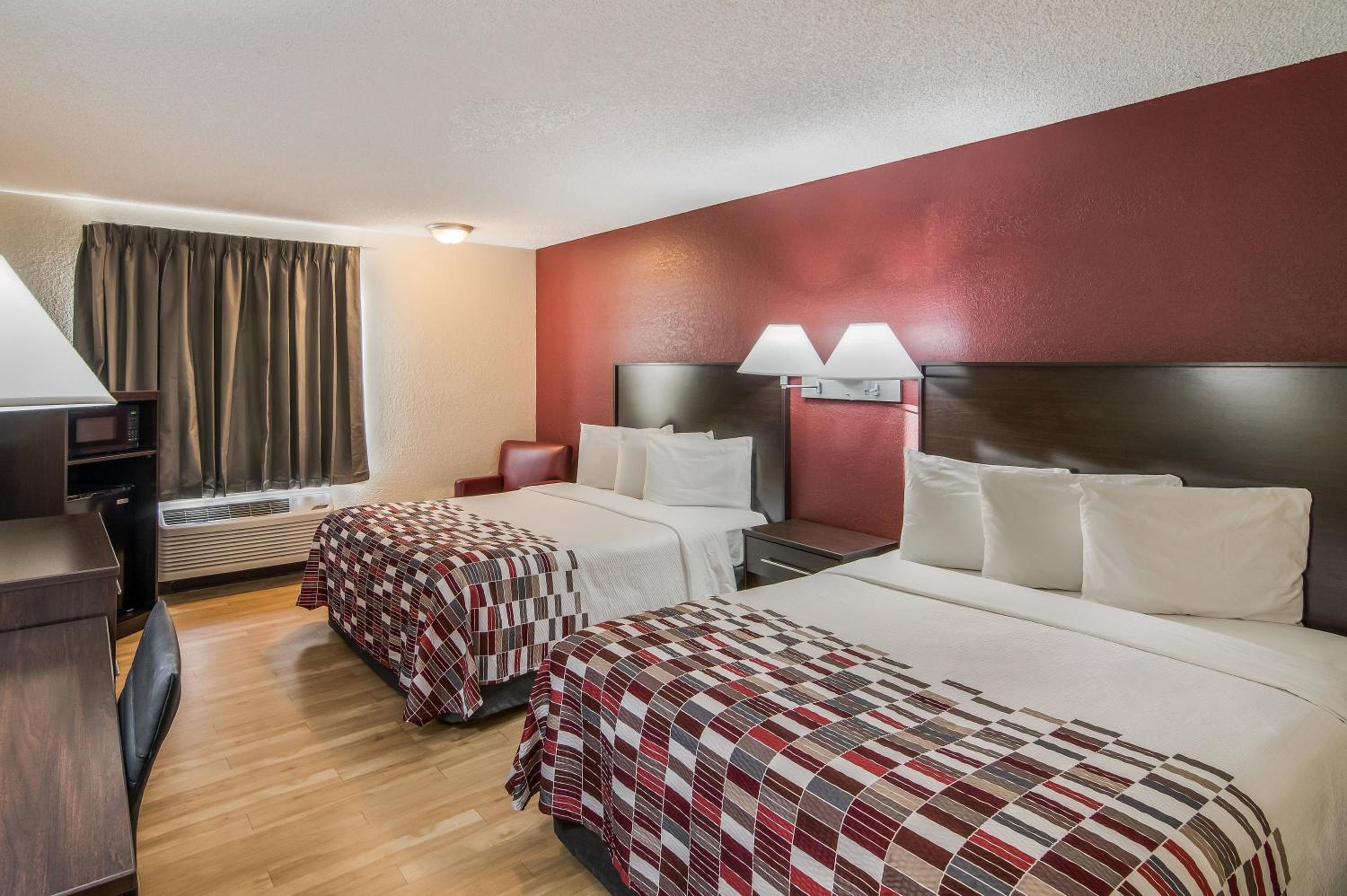 Deluxe Queen Room with Two Queen Beds Non-Smoking - Photo 4
