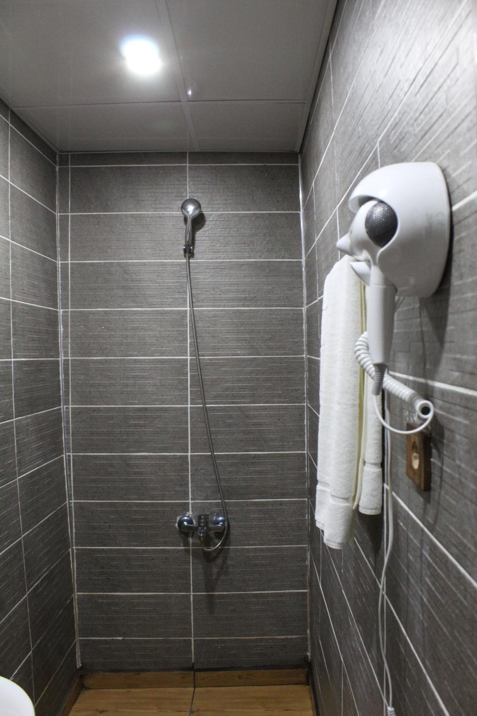 Deluxe Triple Room - Photo 8