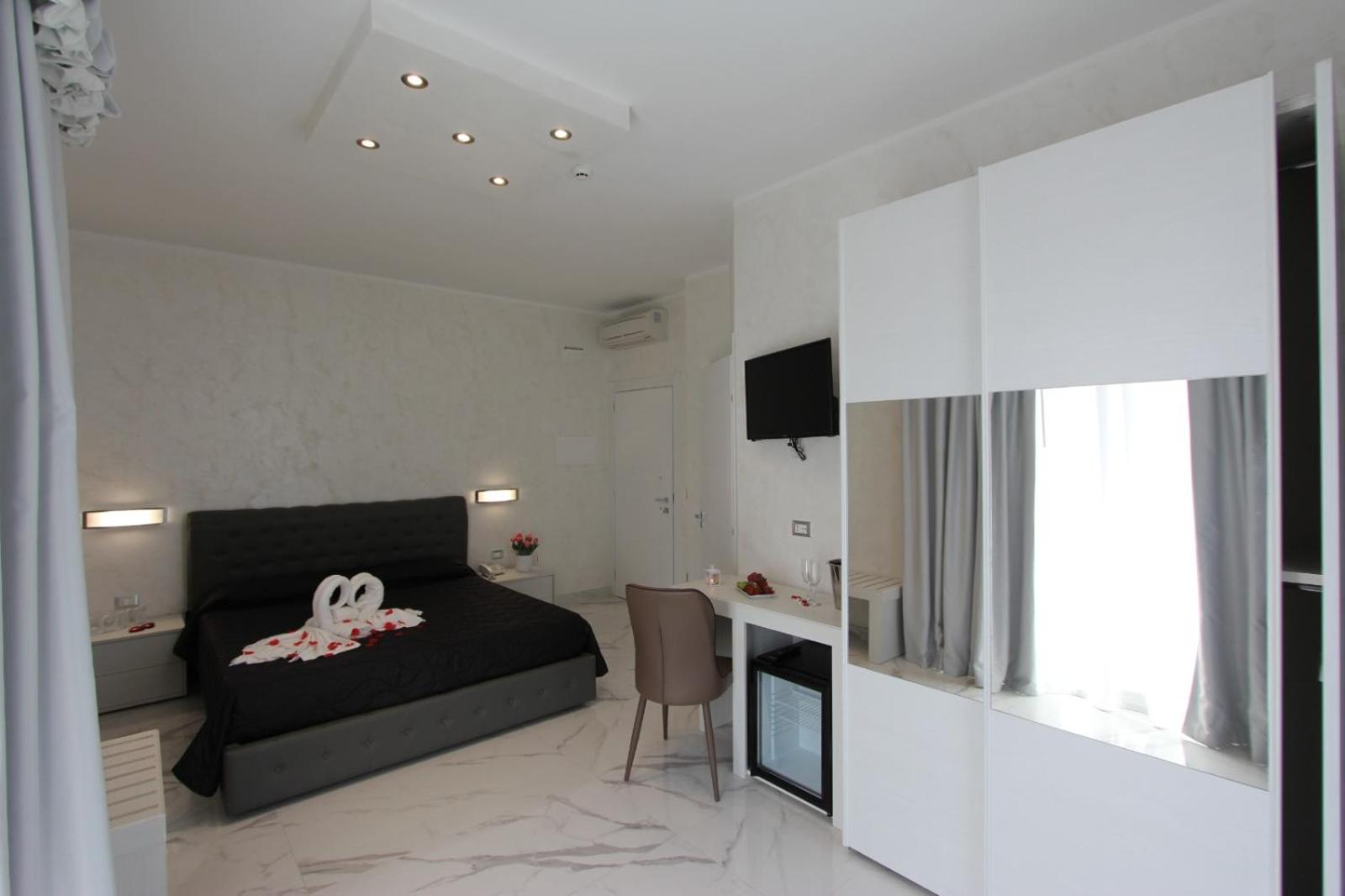 Deluxe Room - Photo 14