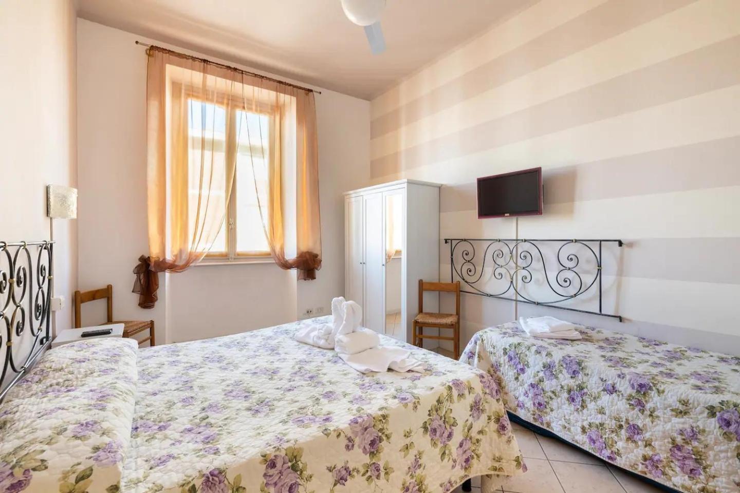 Triple Room with Shared Bathroom photo 1