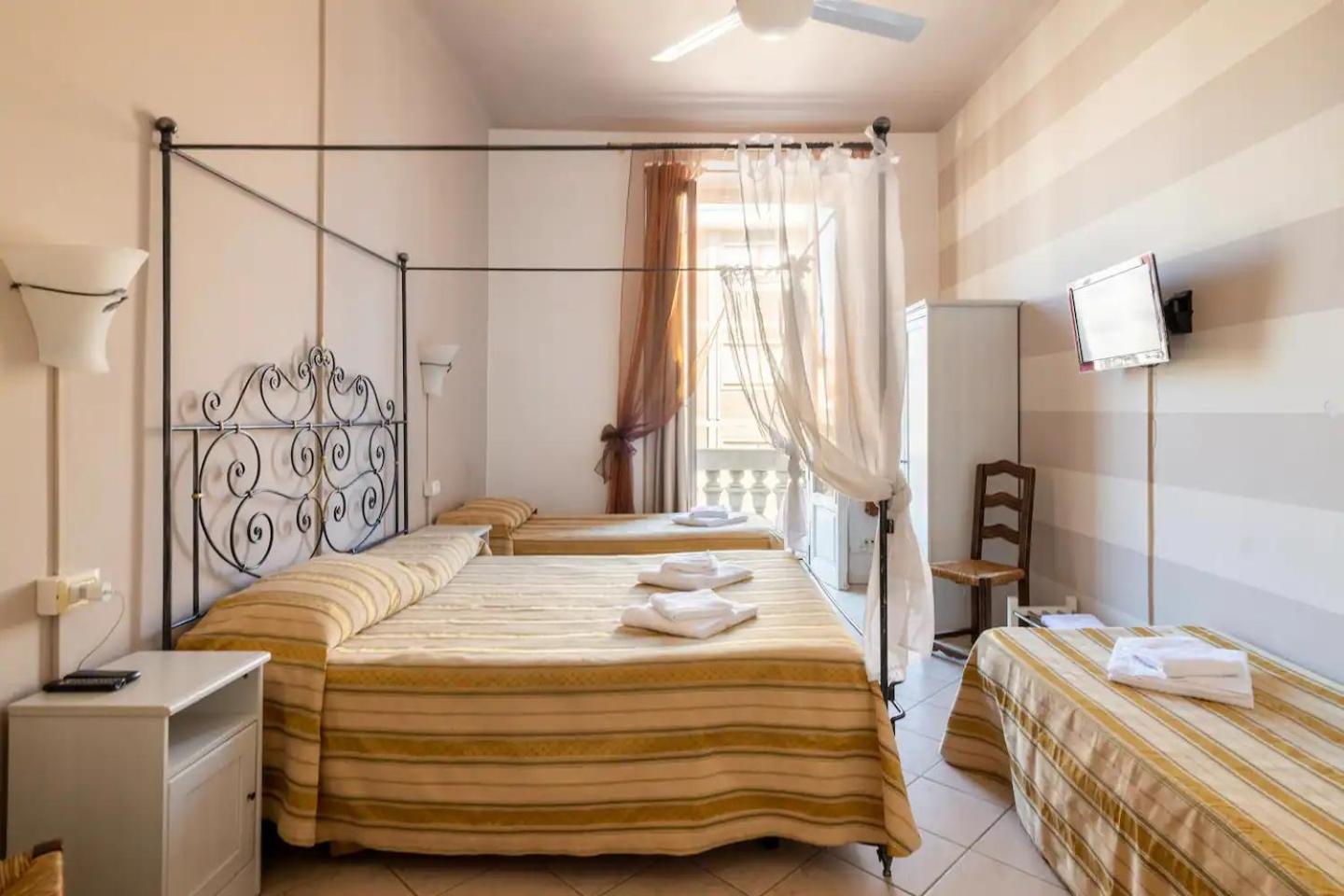 Quadruple Room with Shared Bathroom photo 3