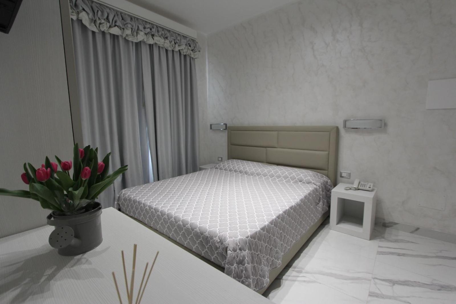 Standard Double Room - Photo 2