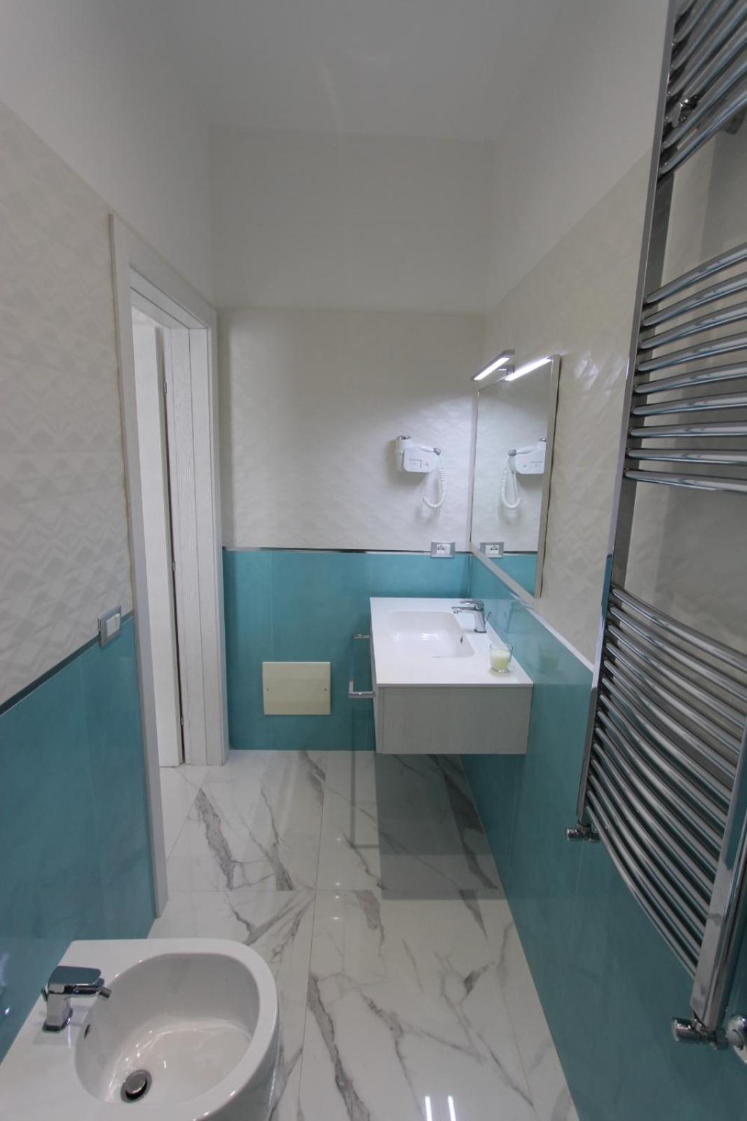 Standard Double Room - Photo 4