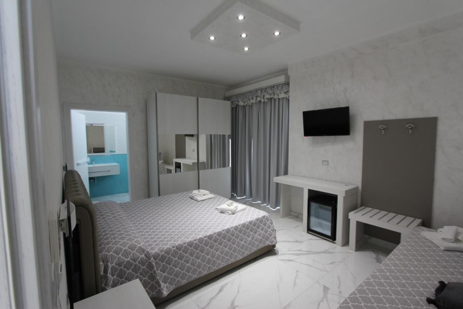 Deluxe Room - Photo 11