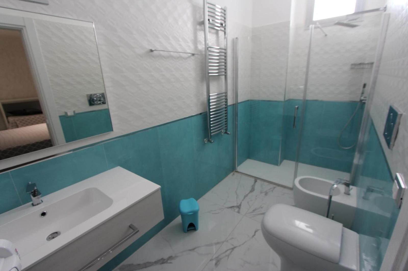 Deluxe Room - Photo 10