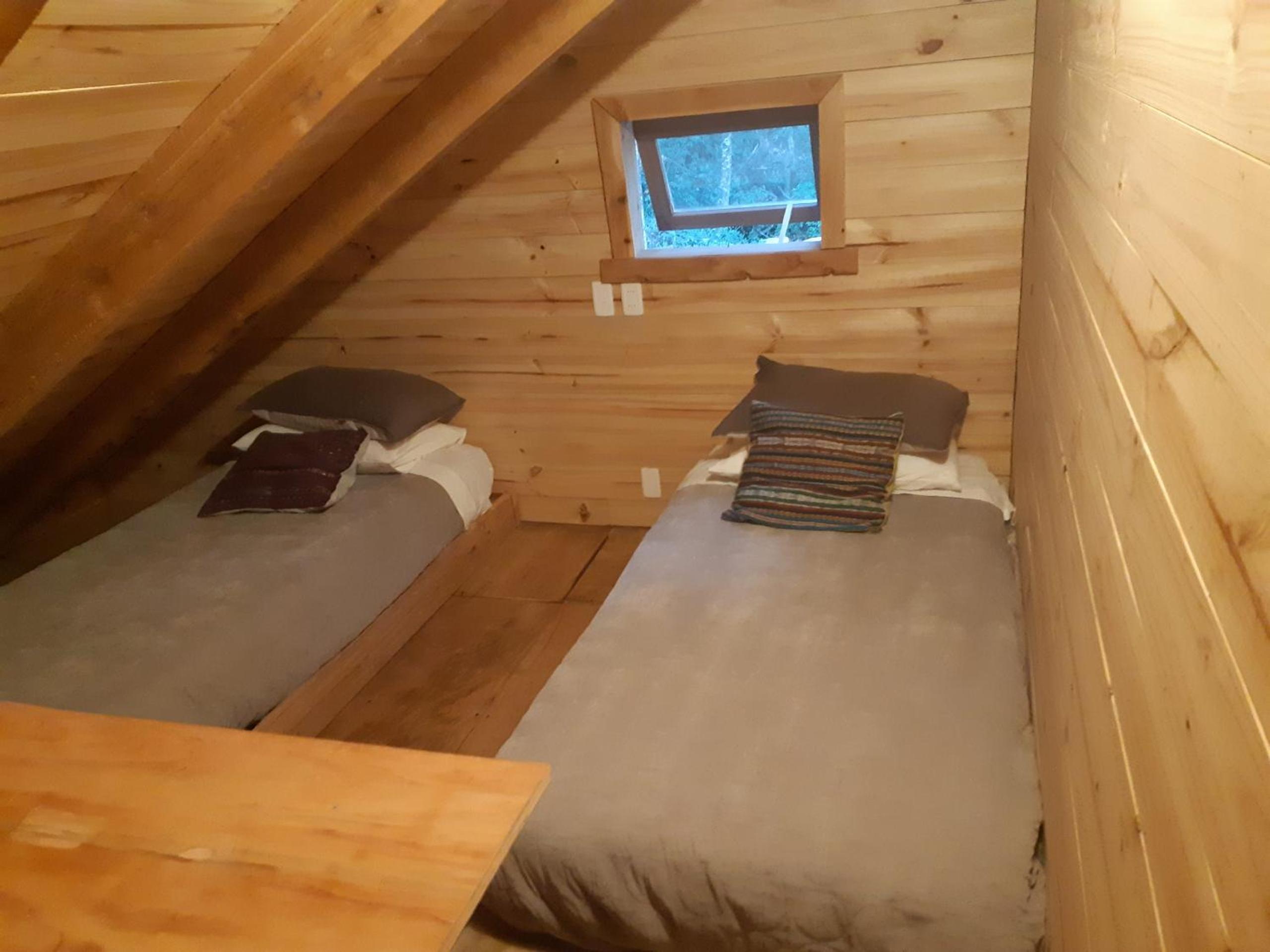 Standard Twin Room with Shared Bathroom photo 1