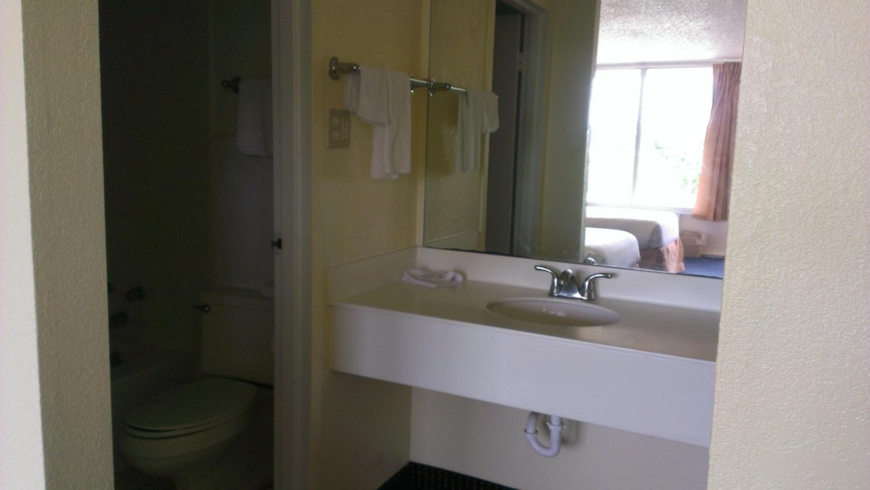 King Room - Non-Smoking photo 2