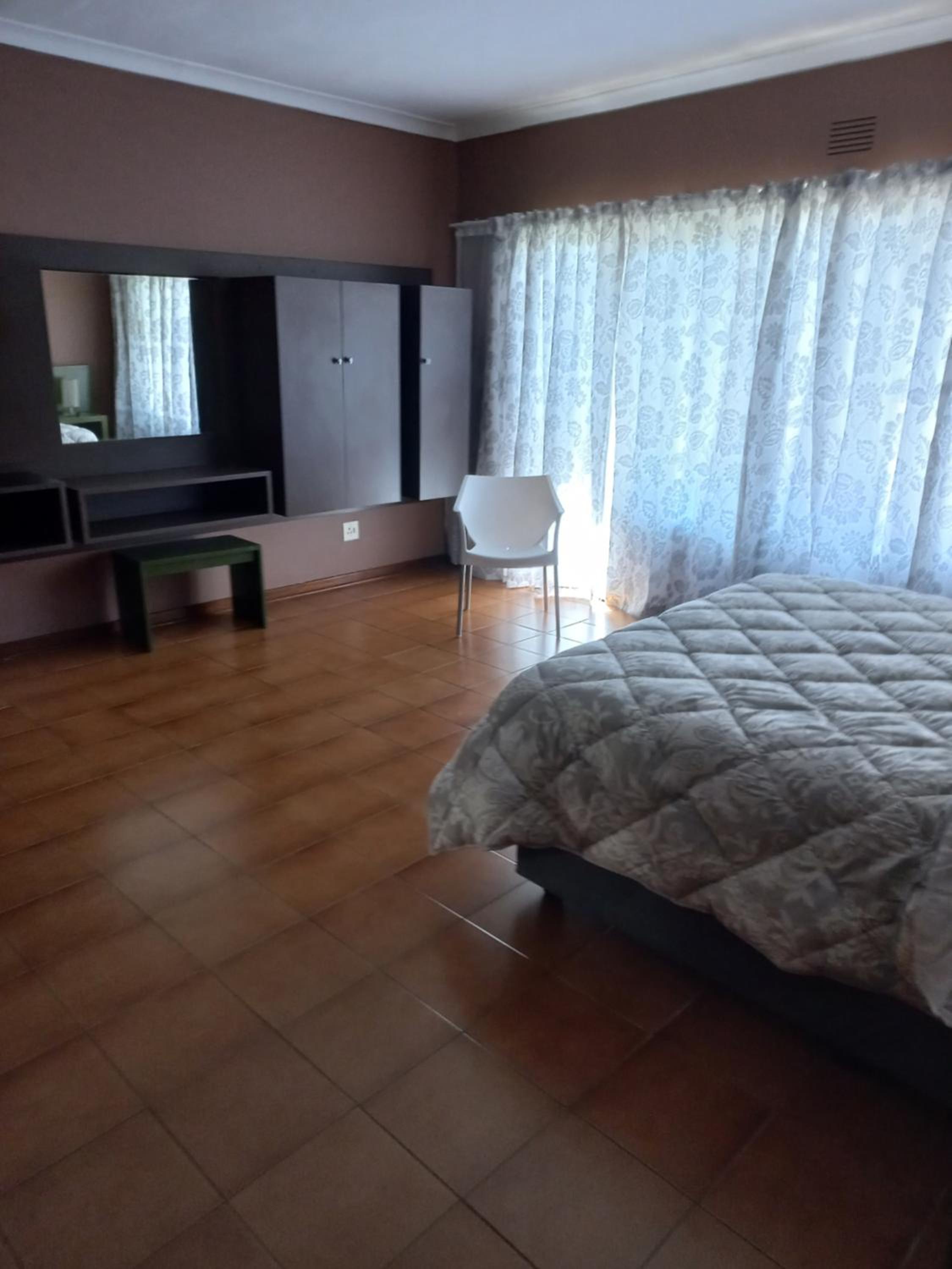 Double Room with Garden View - Photo 3