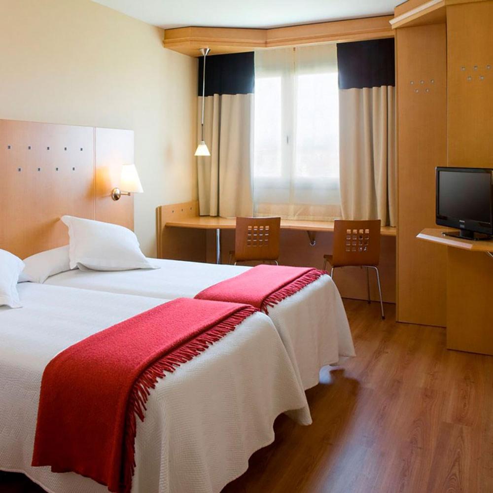 Standard Twin Room with Free Breakfast - Photo 1