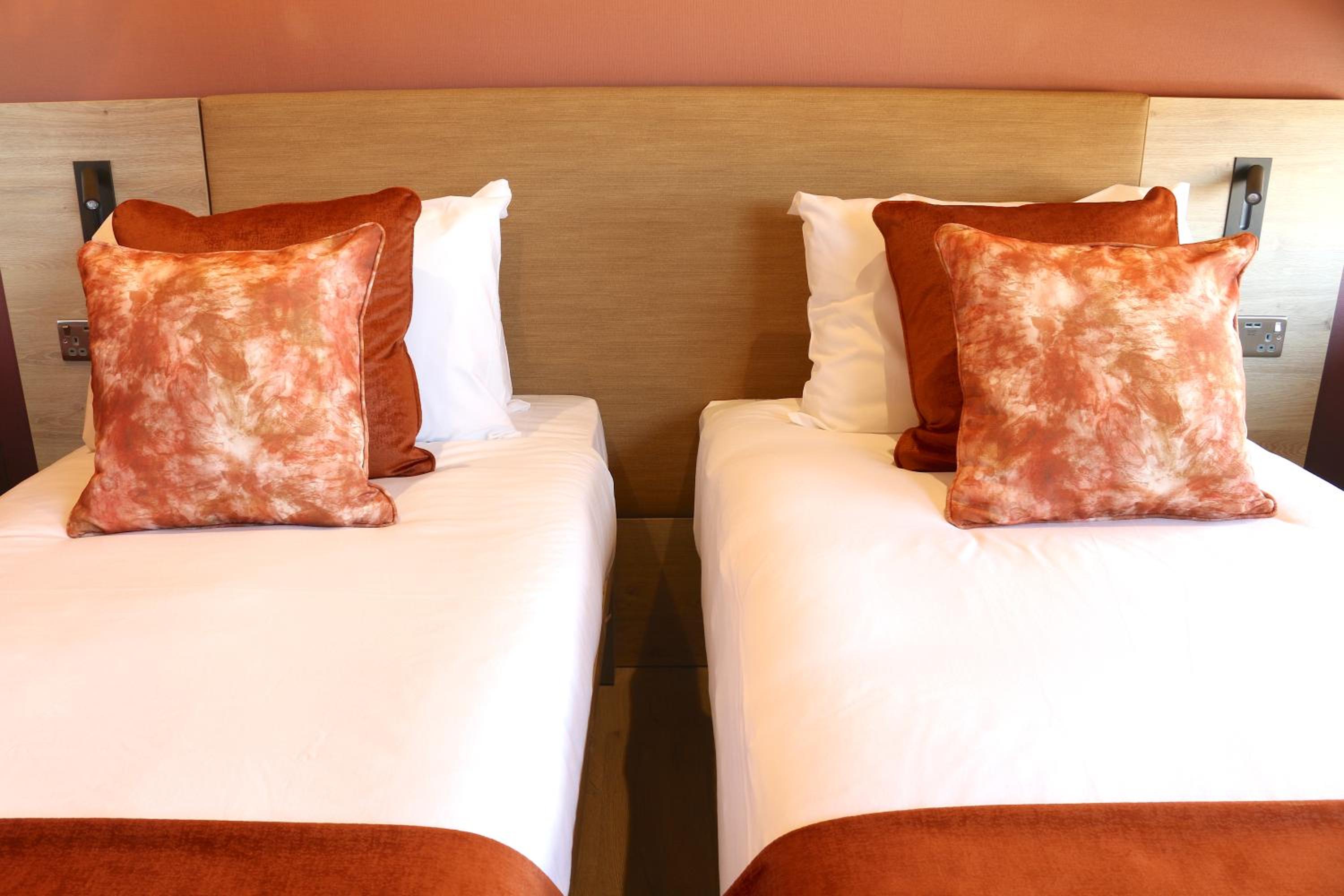 Twin Room - Photo 2