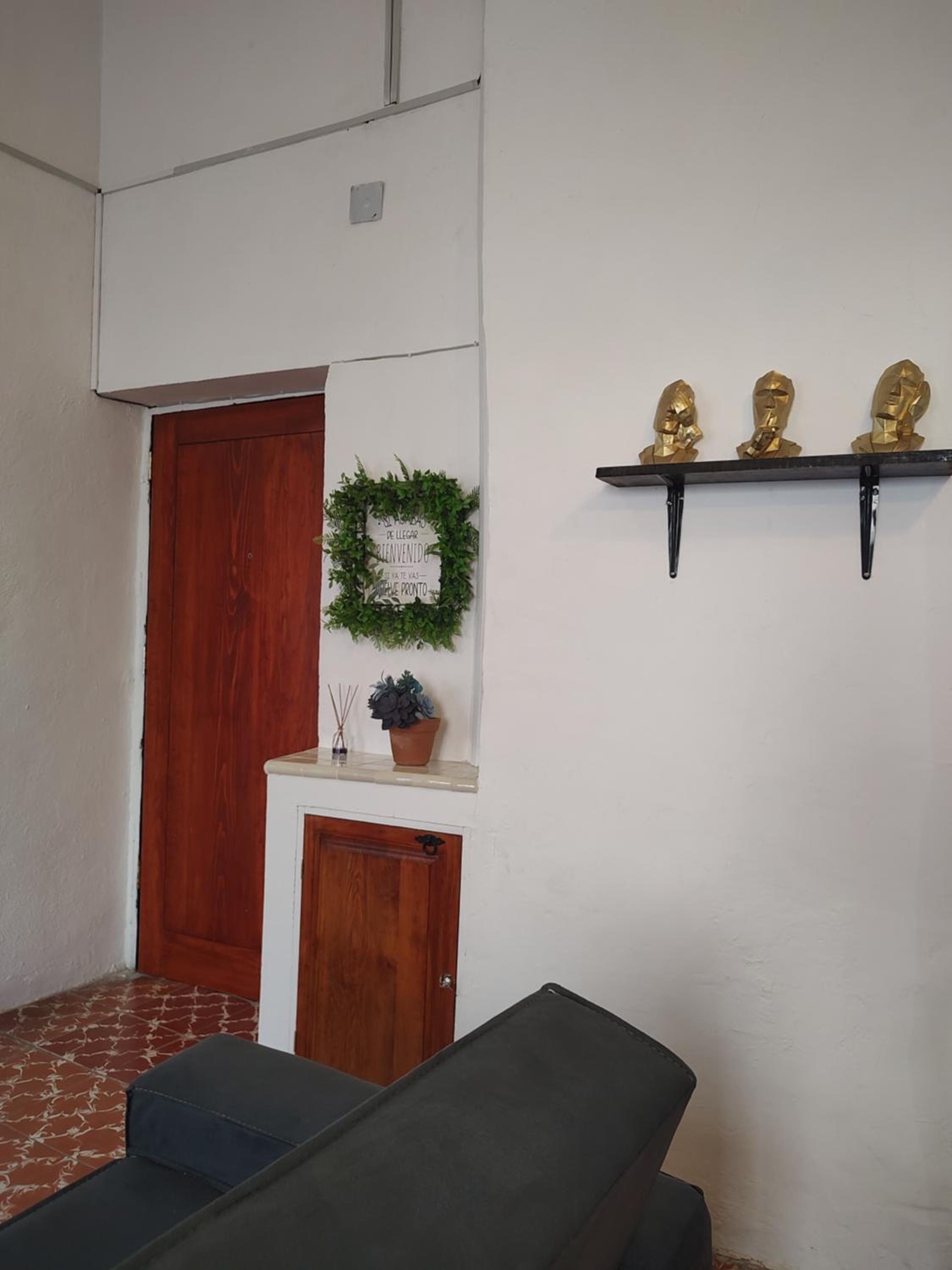 One-Bedroom Apartment - Photo 2