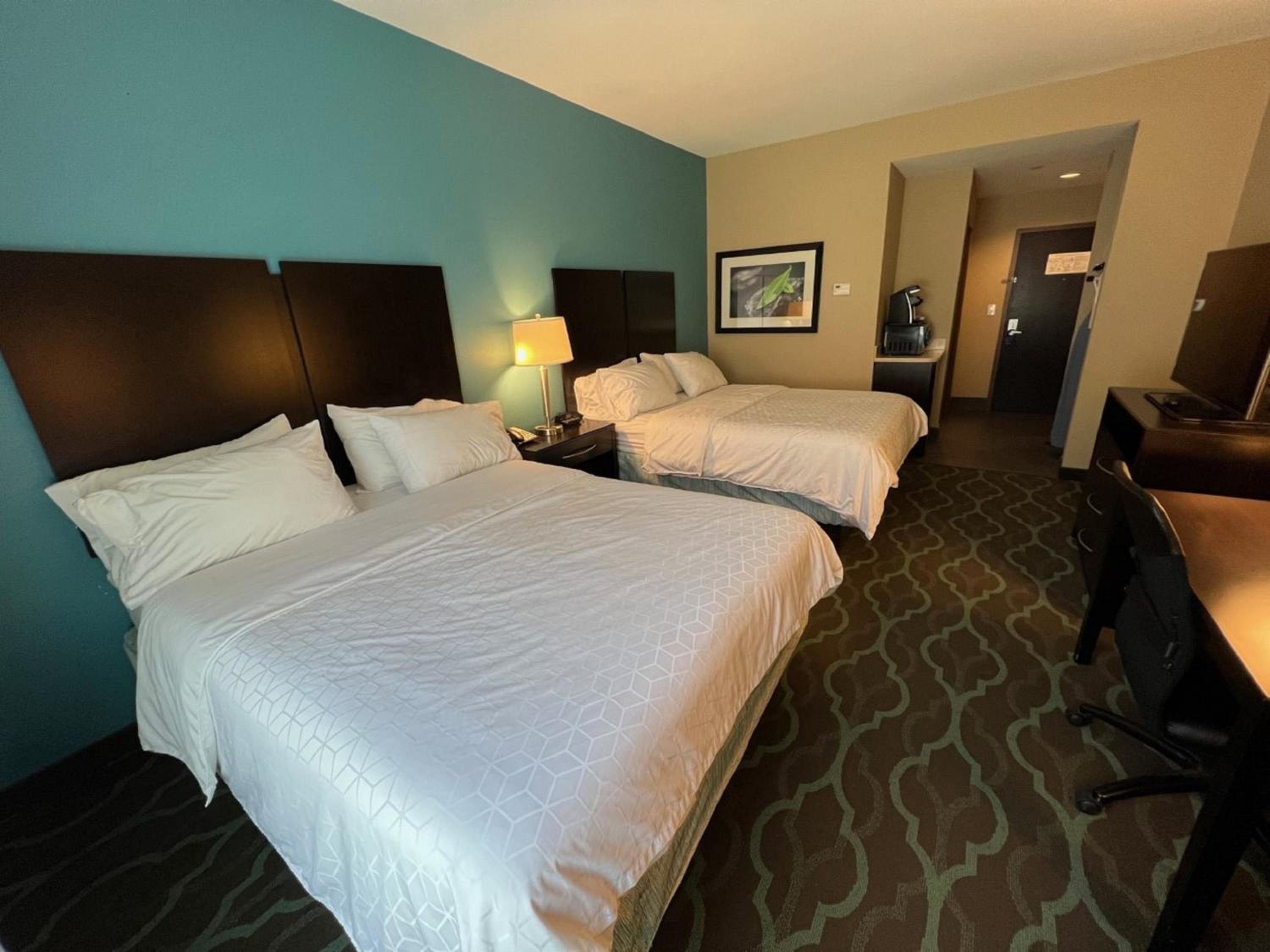 Standard Queen Room with Two Queen Beds and Tub - Mobility/Communications Accessible