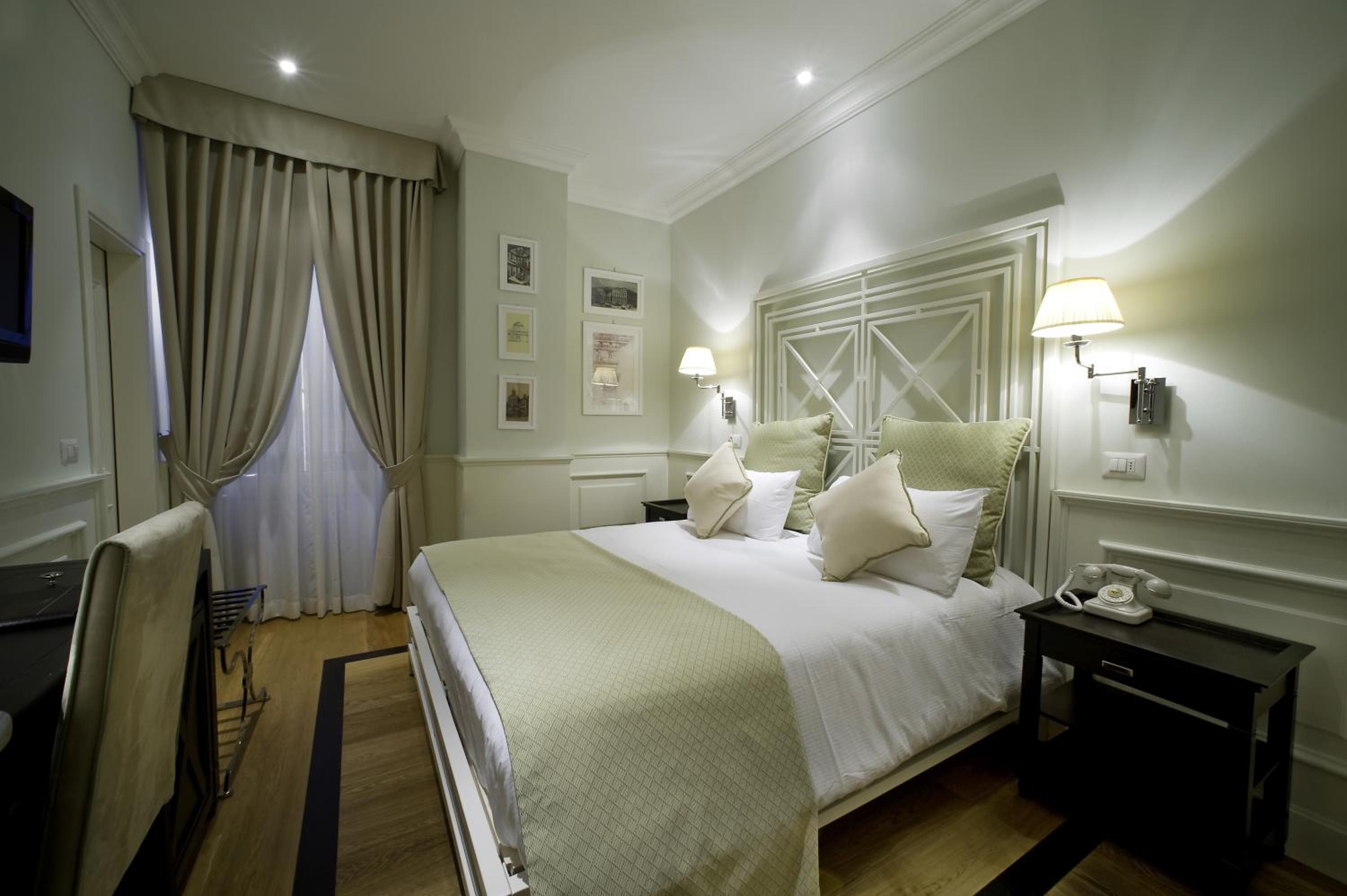 Double or Twin Room - Photo 6