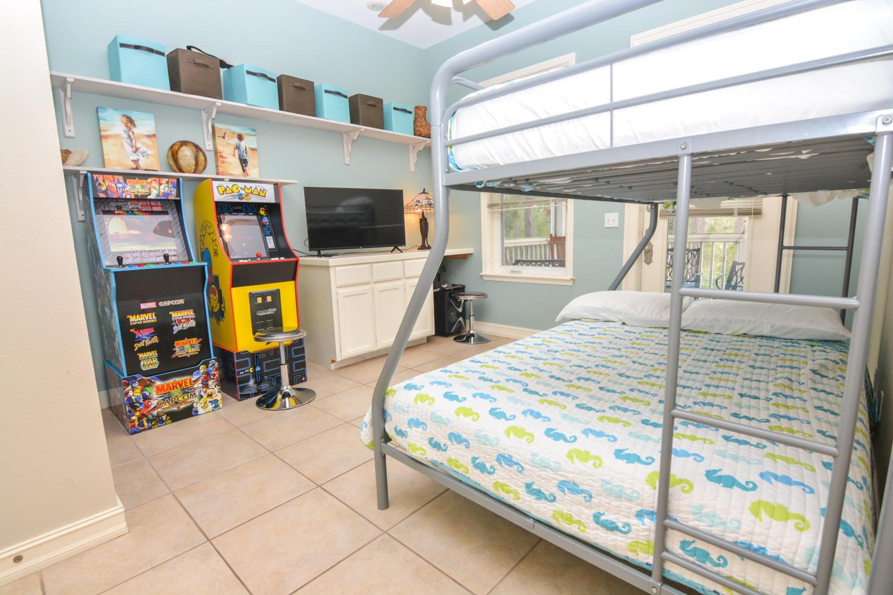 Six-Bedroom House photo 1