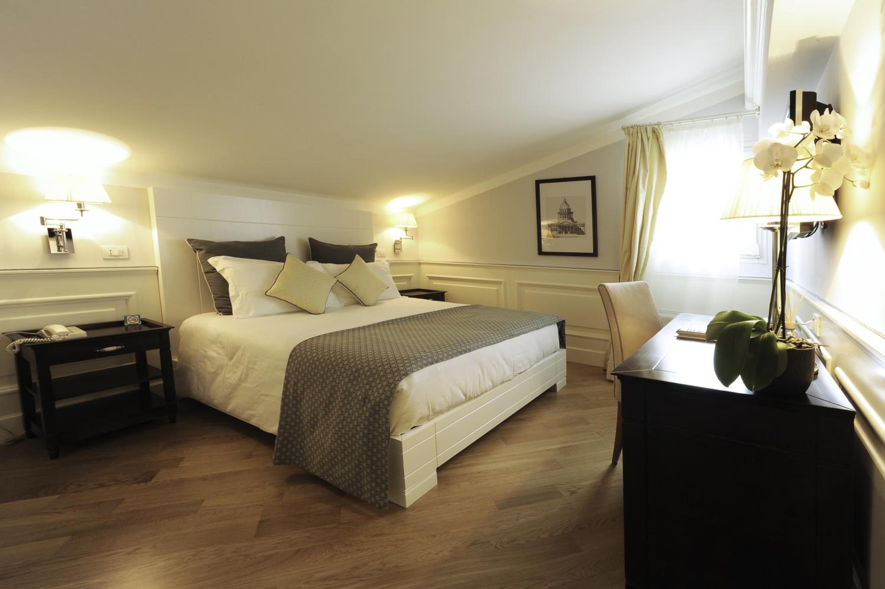 Small Double Room - Photo 6