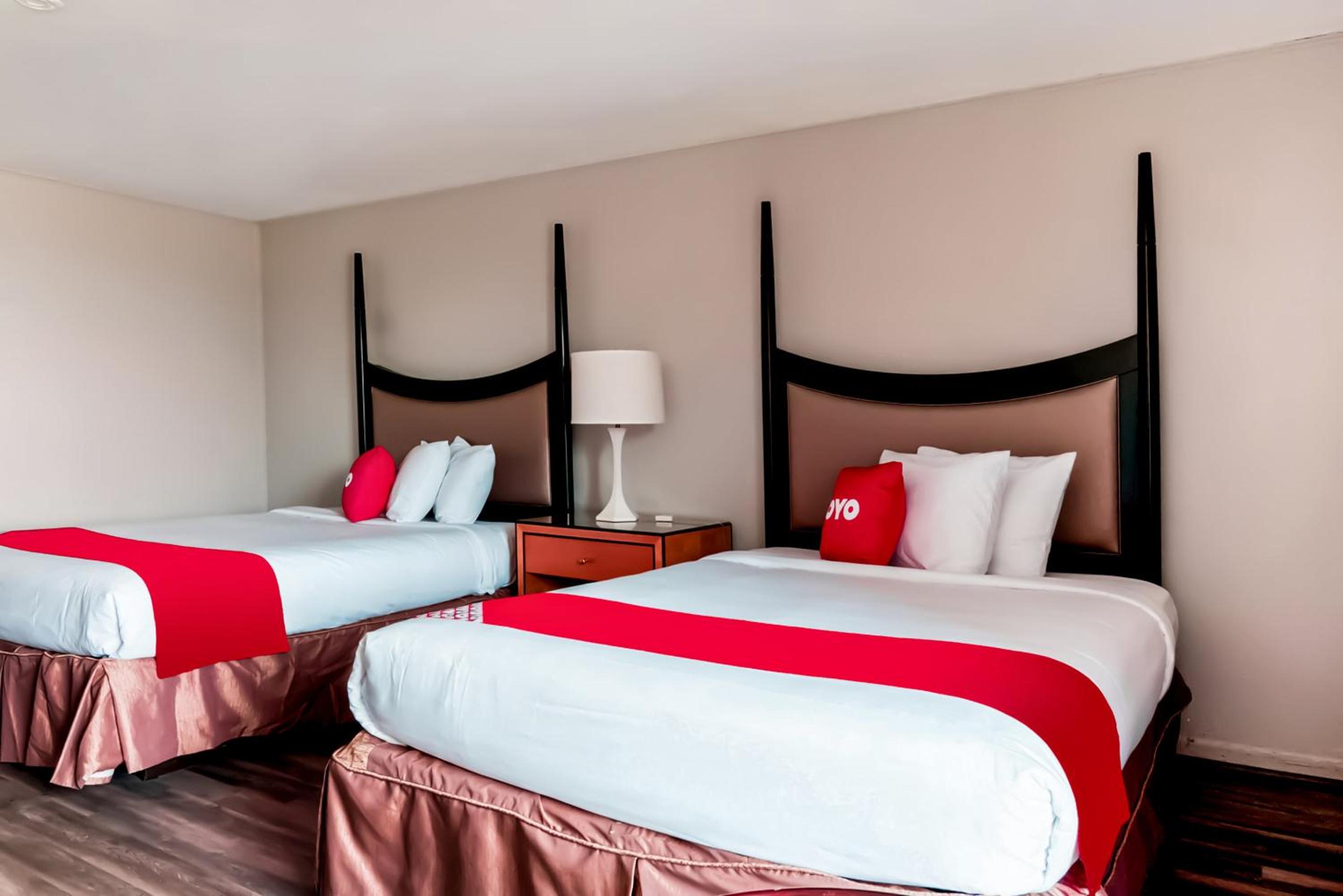 3 Queen Bed - Photo 2