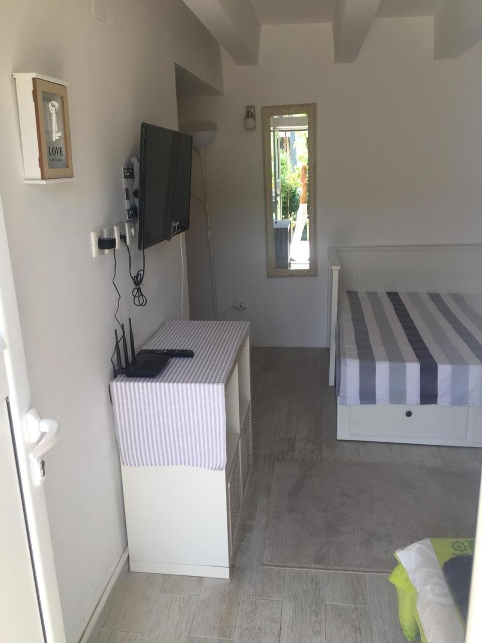 Studio Apartment photo 1