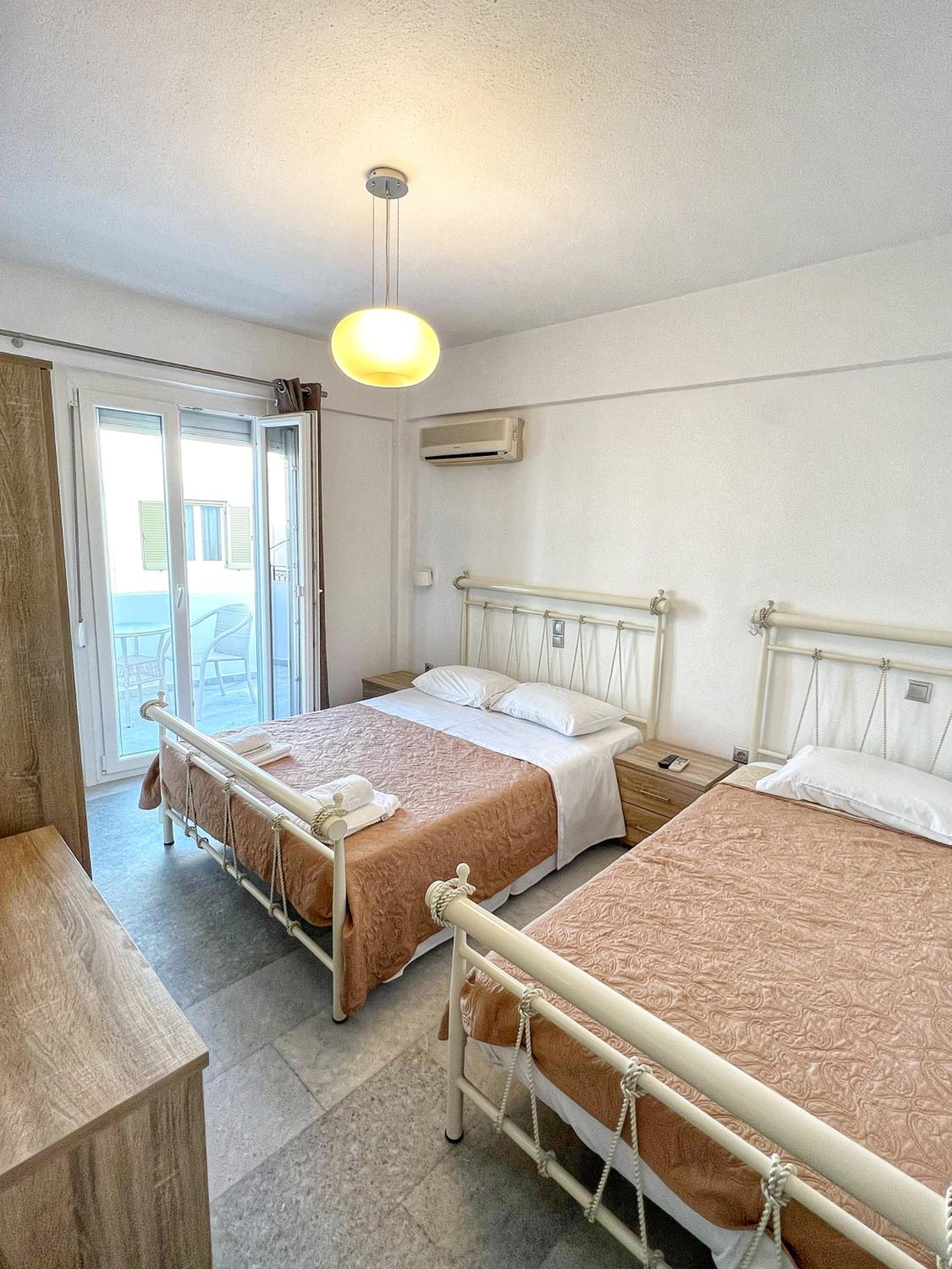 Studio (2 Adults) - Photo 1