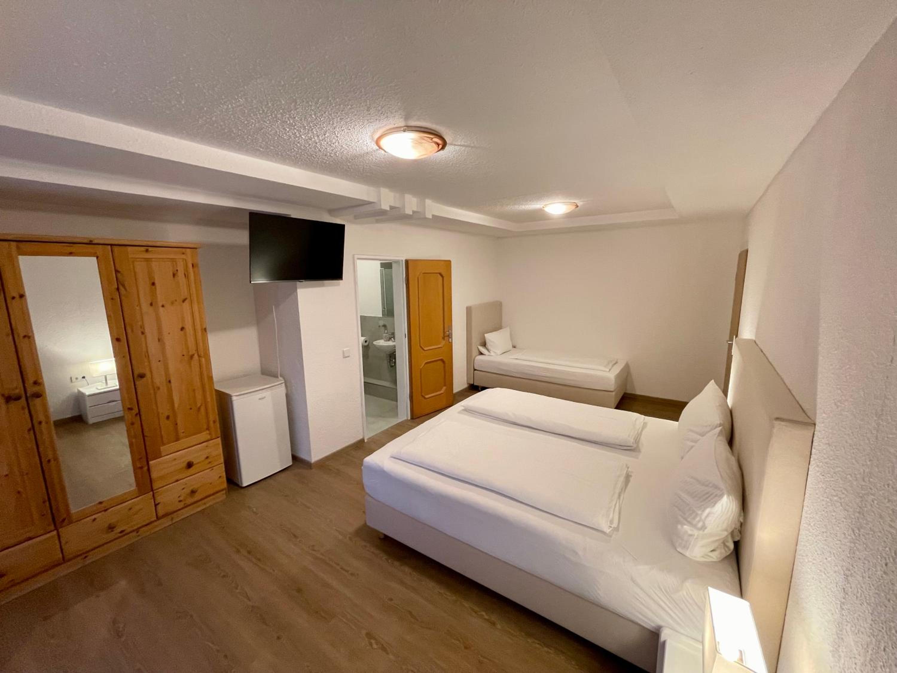 Standard Triple Room - Photo 1